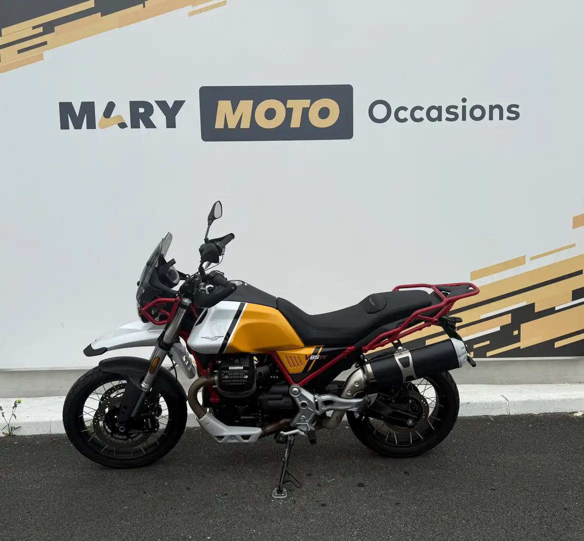 Moto Guzzi V 85 TT Jaune - 2