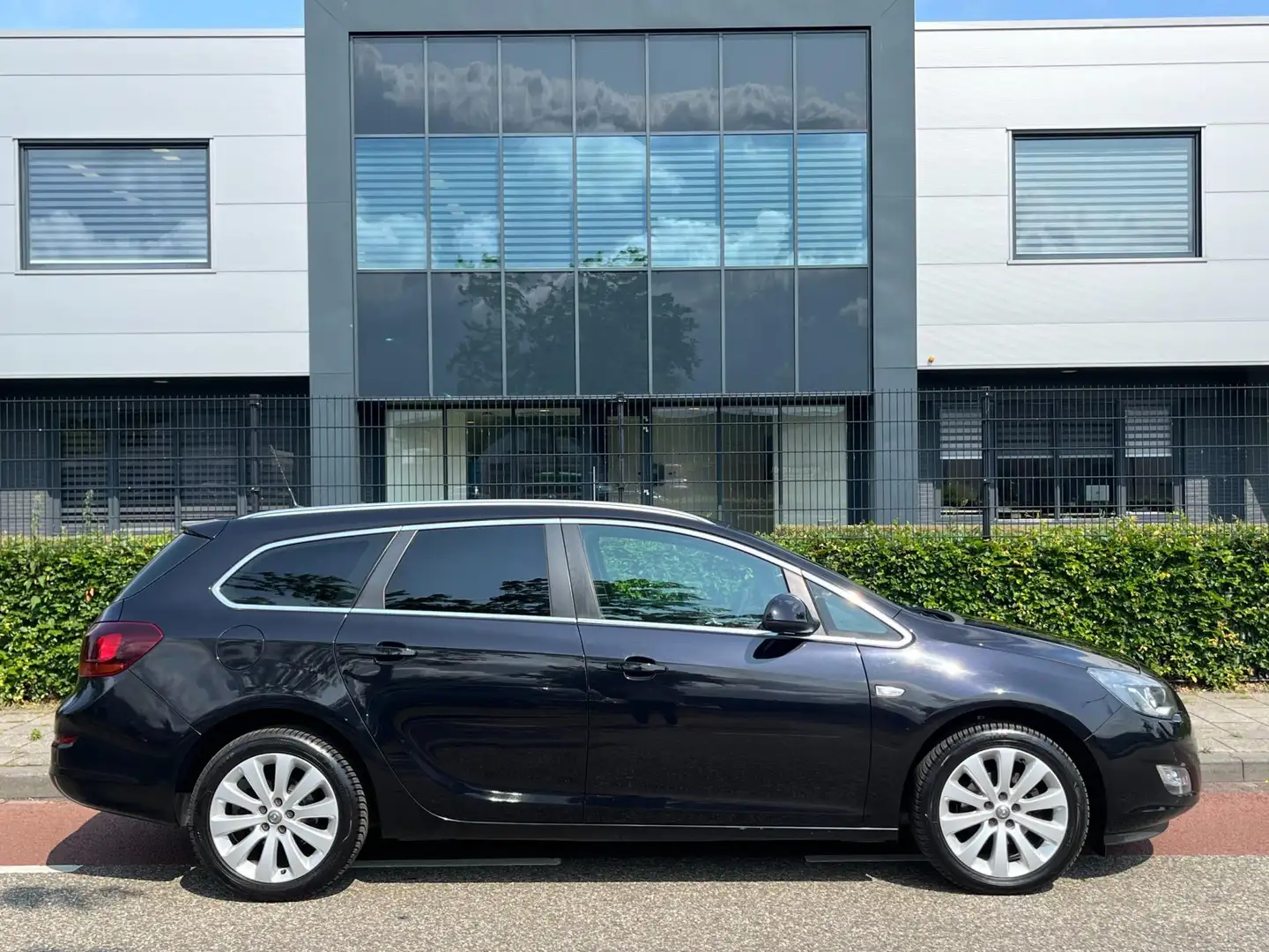 Opel Astra Sports Tourer 1.4 Turbo Edition Cruise control pak Negro - 2