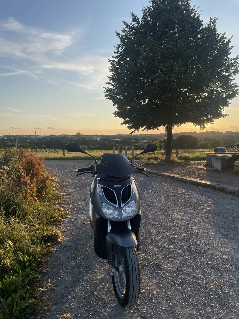 Aprilia Sportcity 125 Gris - 2