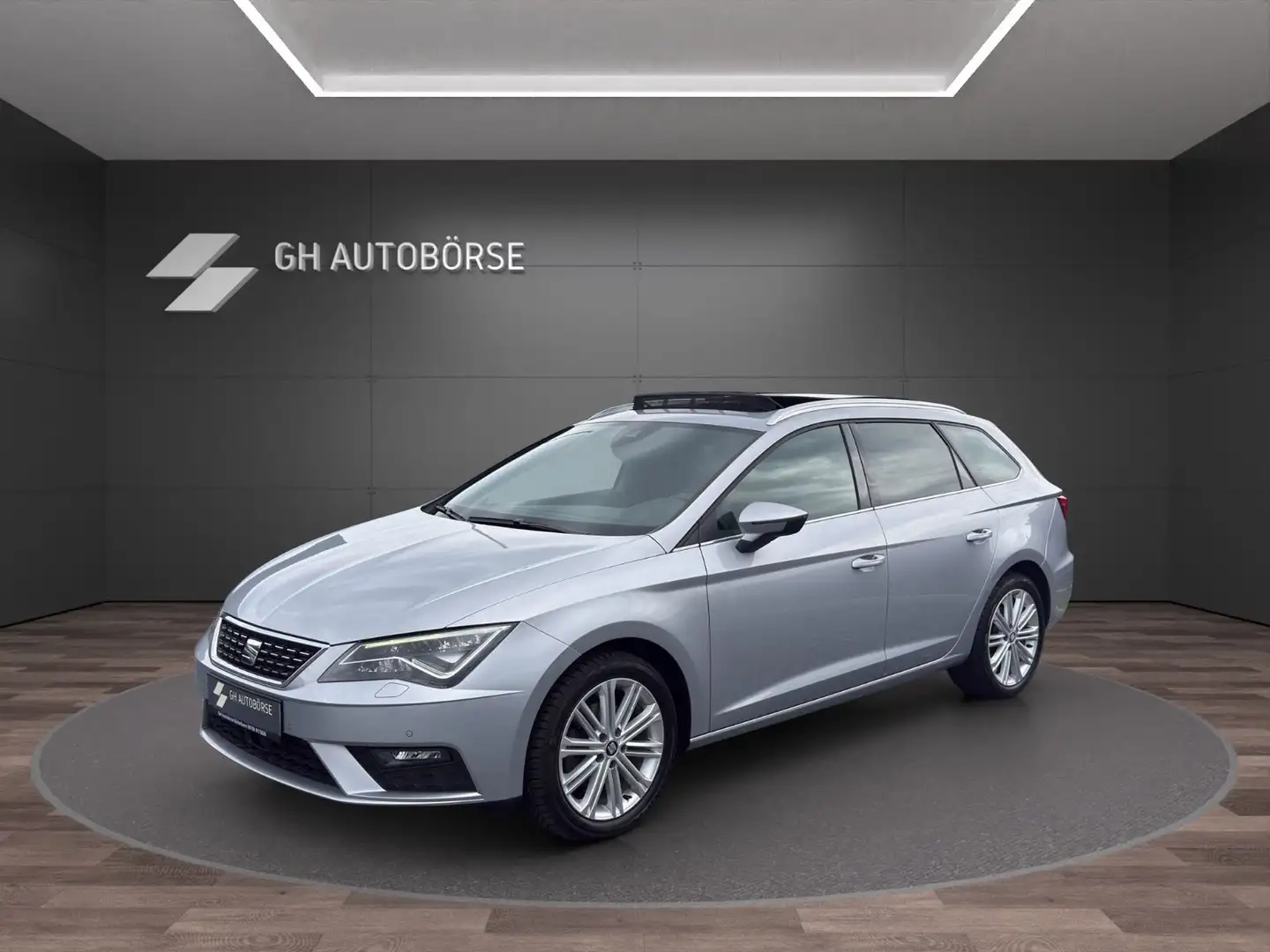 SEAT Leon ST Xcellence DSG|VIRTUAL-TACHO|PANO|AHK|LED Silber - 1