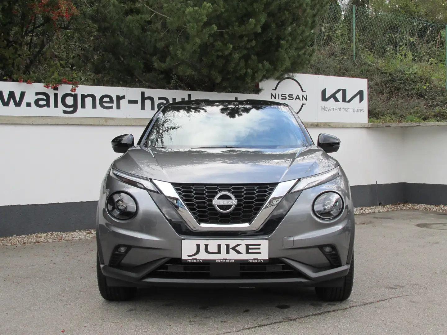 Nissan Juke 1,0 DIG-T N-Connecta+ Sommeraktion!! Grau - 2