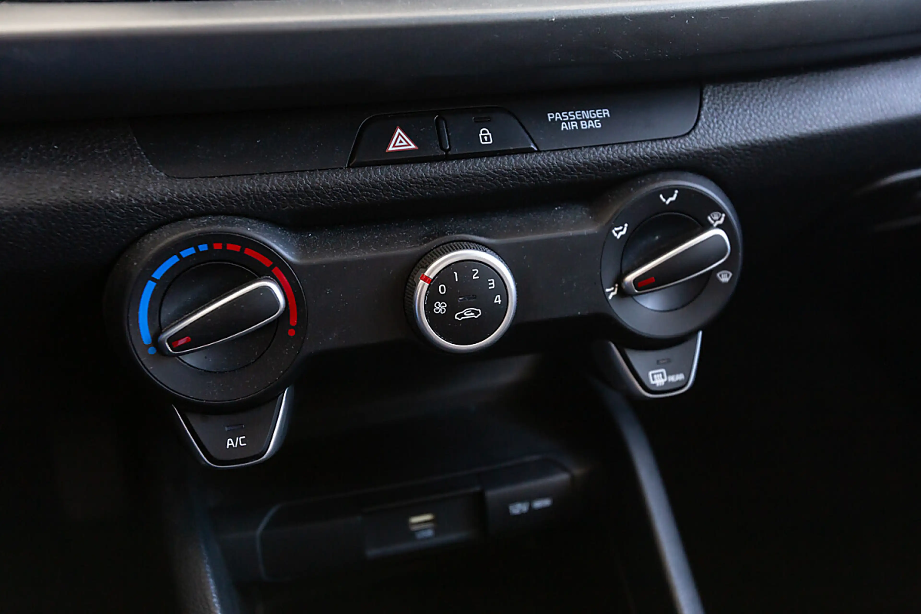 Kia Rio 1,2 DPI Titan ISG — photo 9