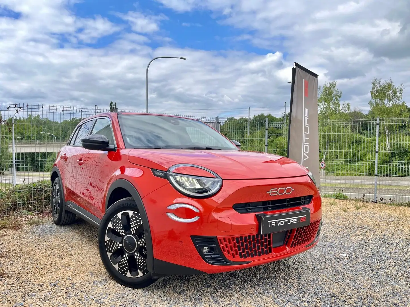 Fiat 600 e-600 54 kWh La Prima LED/CUIR/NAV/CARPLAY/CAM/ACC Oranje - 1