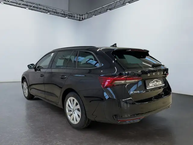 Skoda Octavia view 4