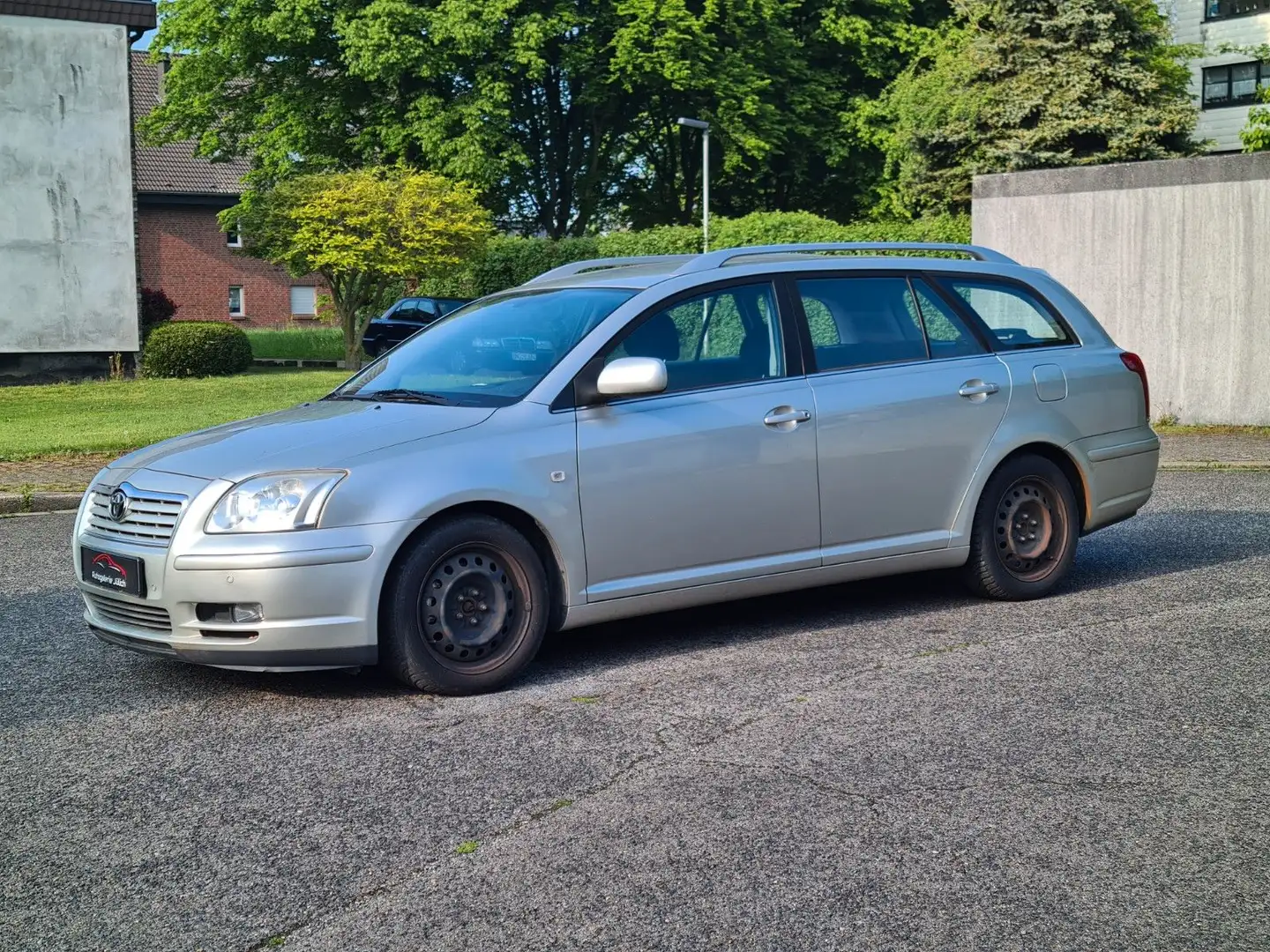Toyota Avensis Kombi 2.0 Sol Automatik Plateado - 1