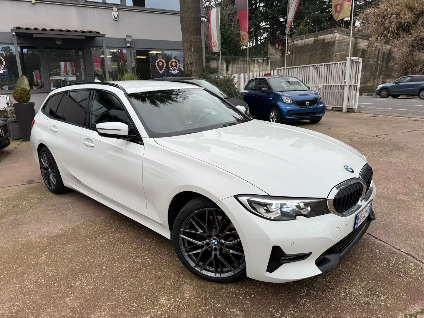 BMW 320 320d Touring Msport auto Bianco - 2