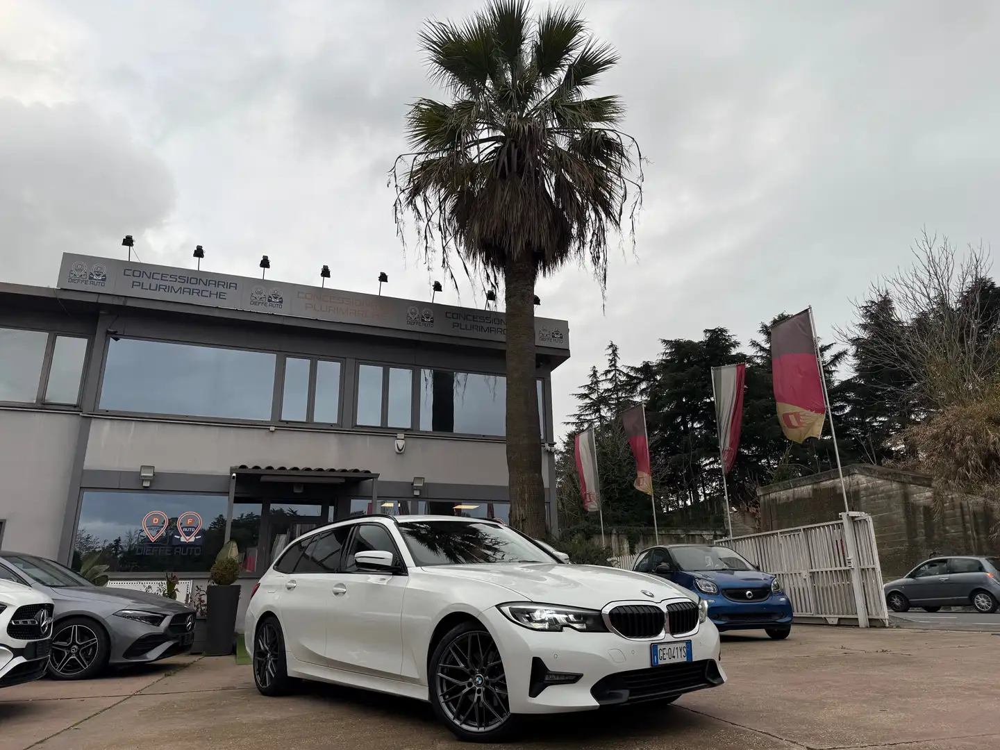 BMW 320 320d Touring Msport auto Bianco - 1