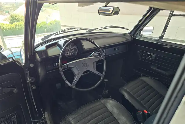 Volkswagen Maggiolino view 13