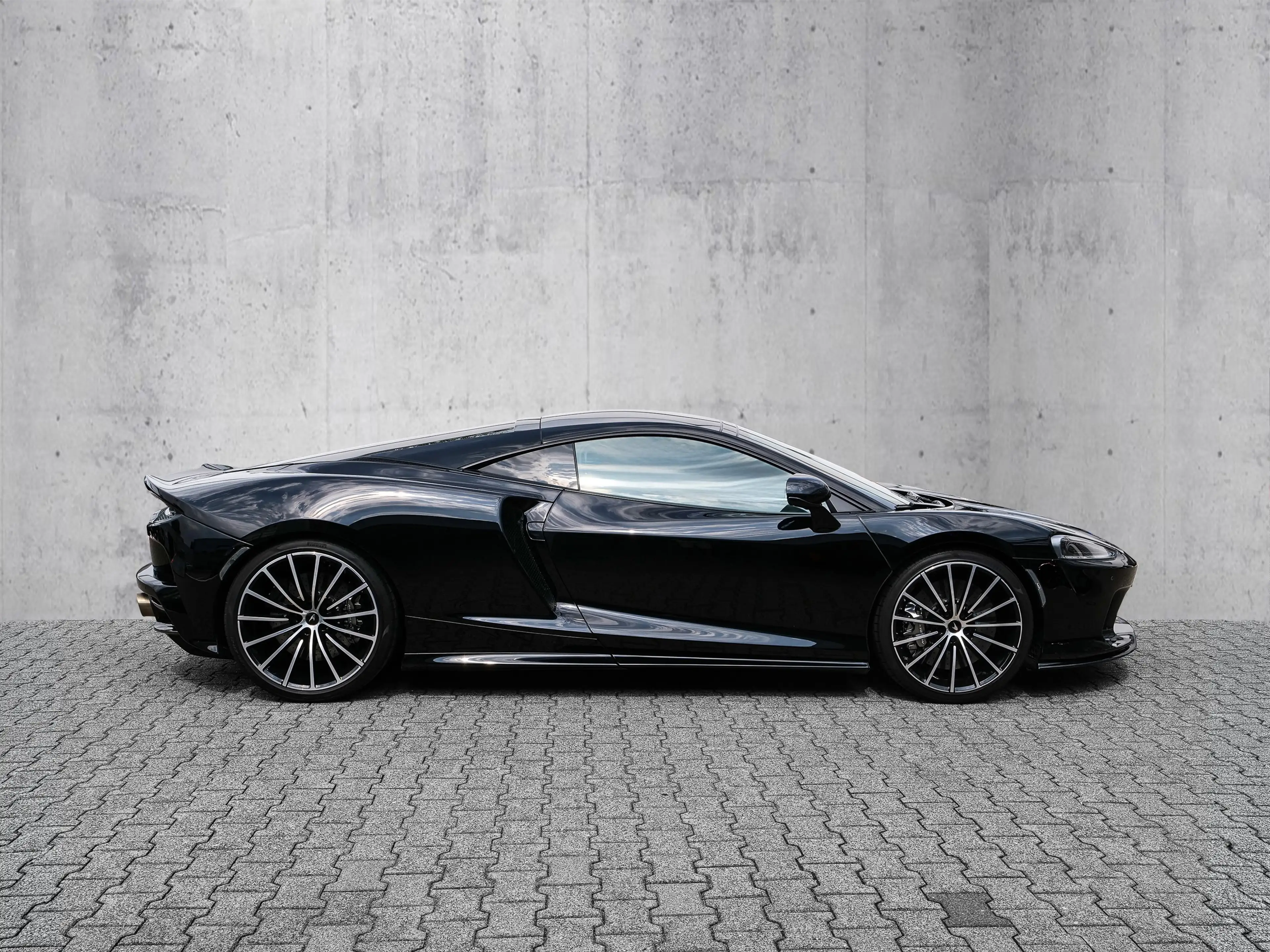 McLaren GT Abyss Black, Premium&Practicality Pack — photo 2