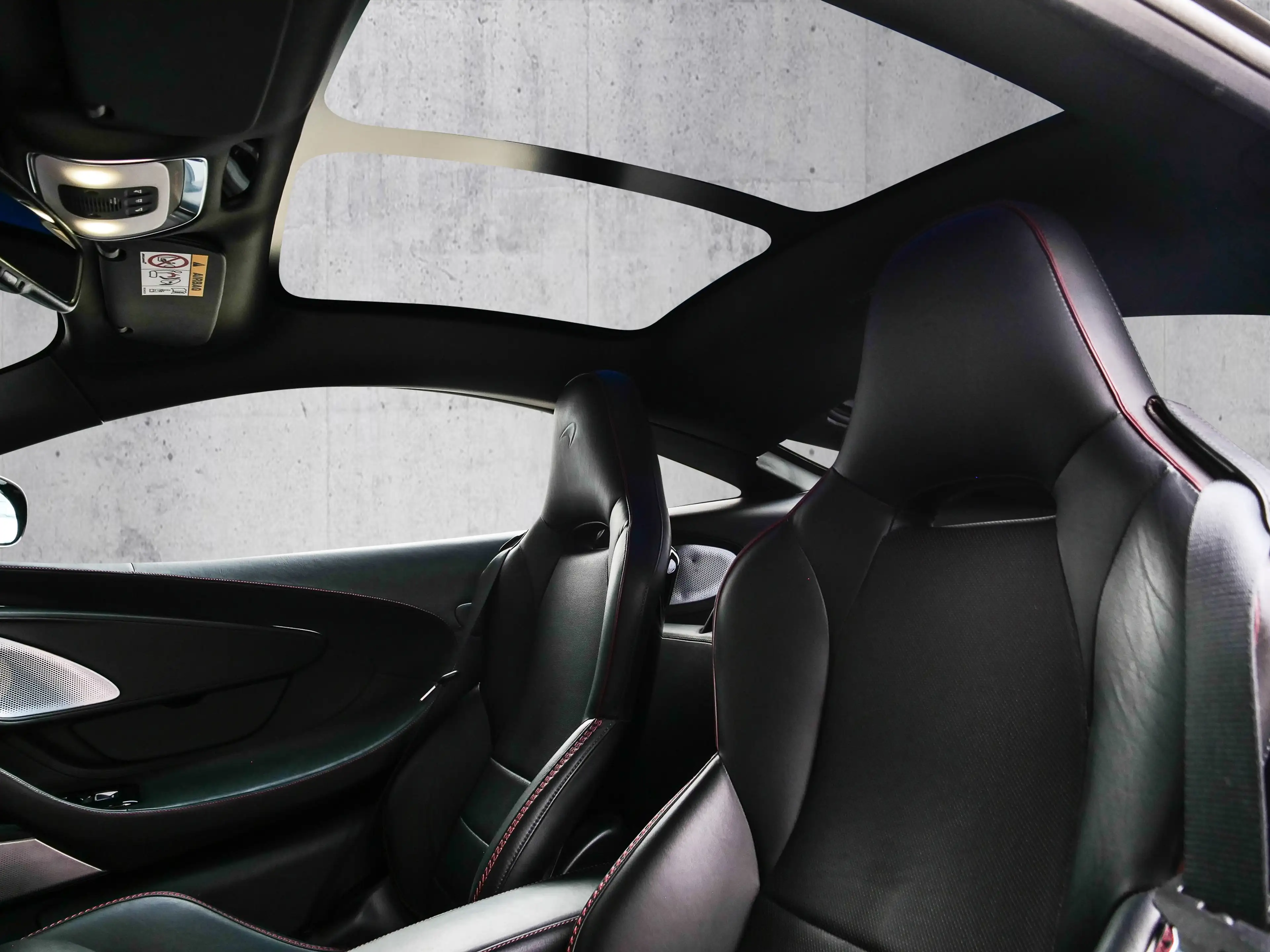 McLaren GT Abyss Black, Premium&Practicality Pack — photo 11