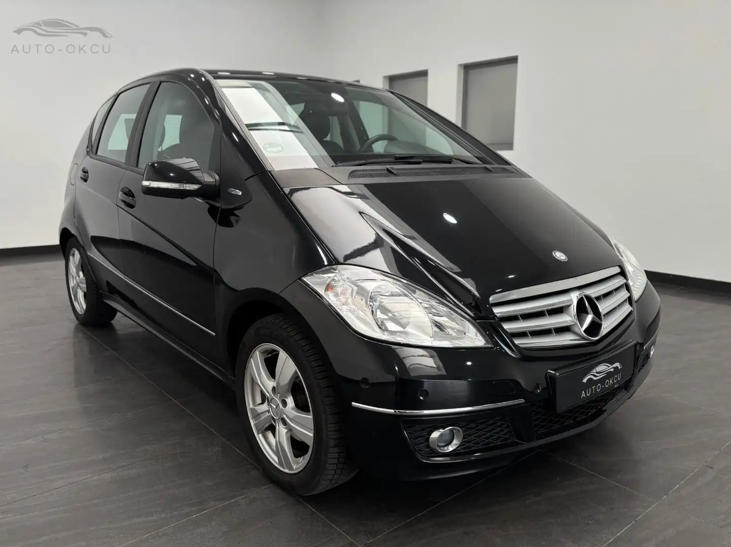 Mercedes-Benz A 160 Avantgarde KLIMA/T.LEDER/BT/PDC/SZH/HU:NEU Schwarz - 2