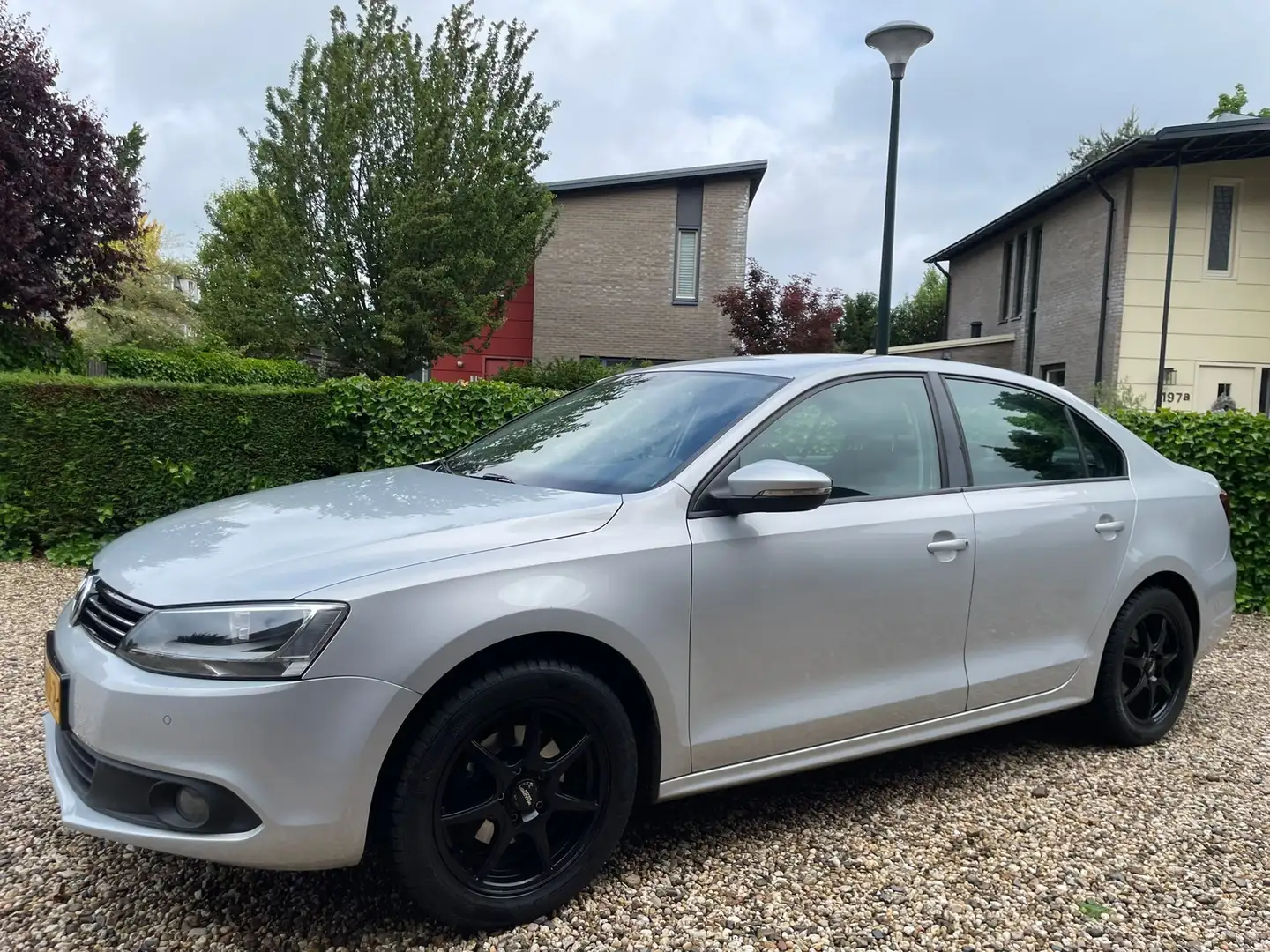 Volkswagen Jetta 1.6 TDI Comfortline BlueMotion Grijs - 1
