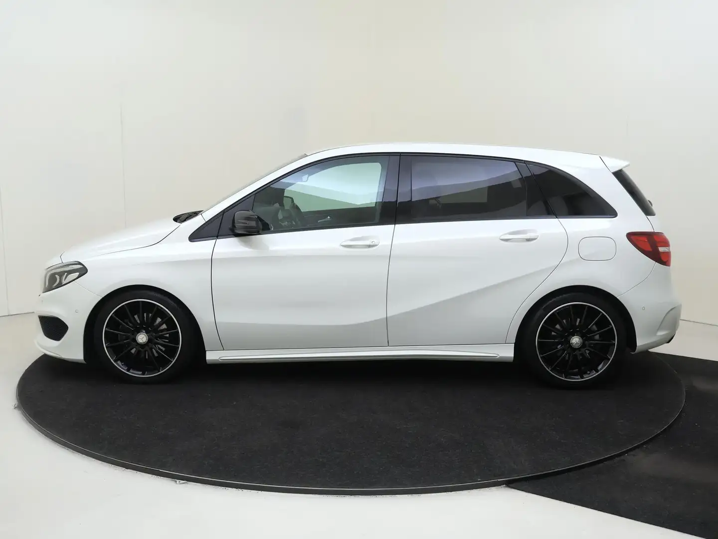 Mercedes-Benz B 180 / Parkeersensoren / Night-Pakket / Multispaaks-Vel Wit - 2