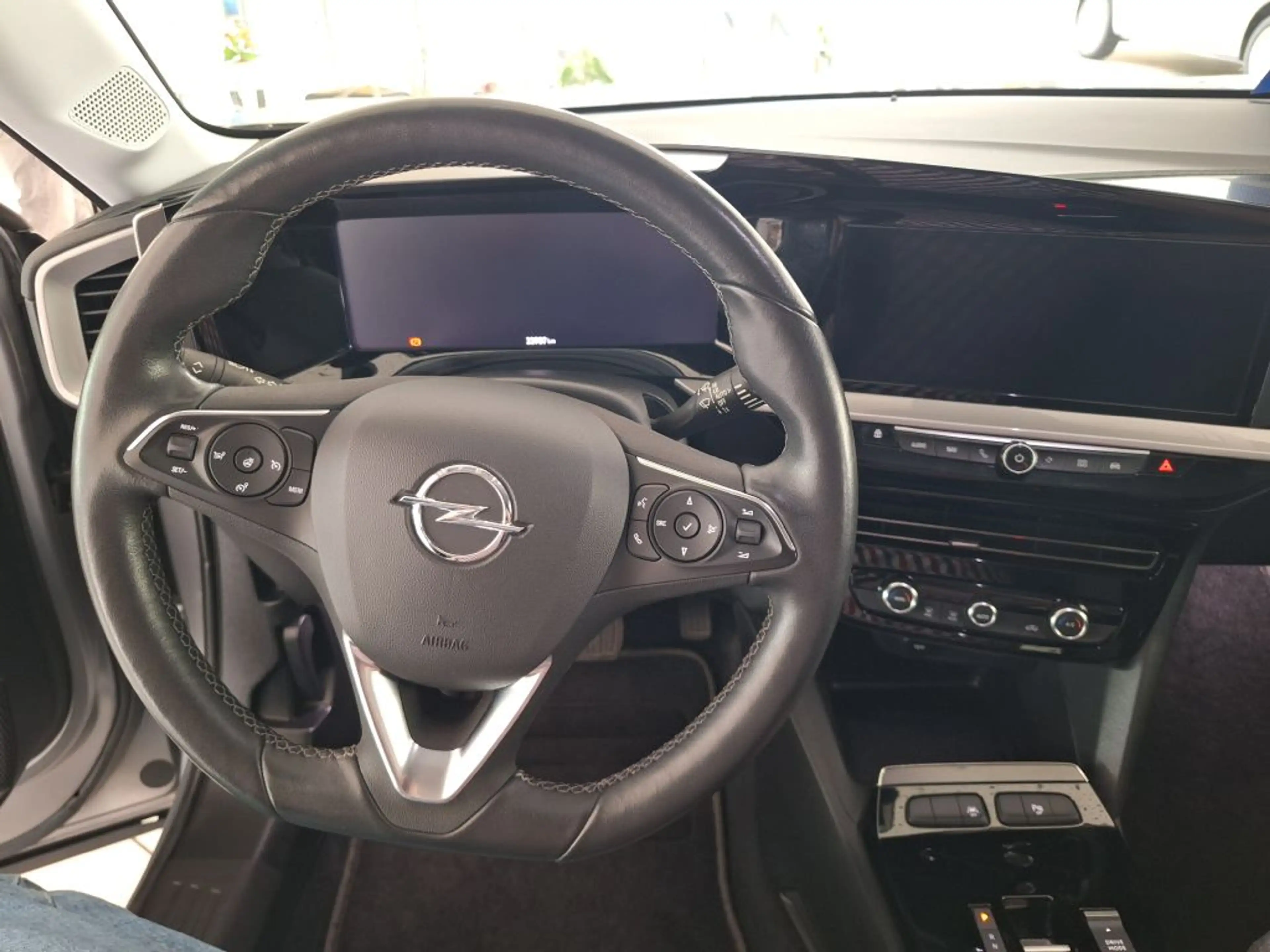 Opel Mokka-E Elegance — photo 11