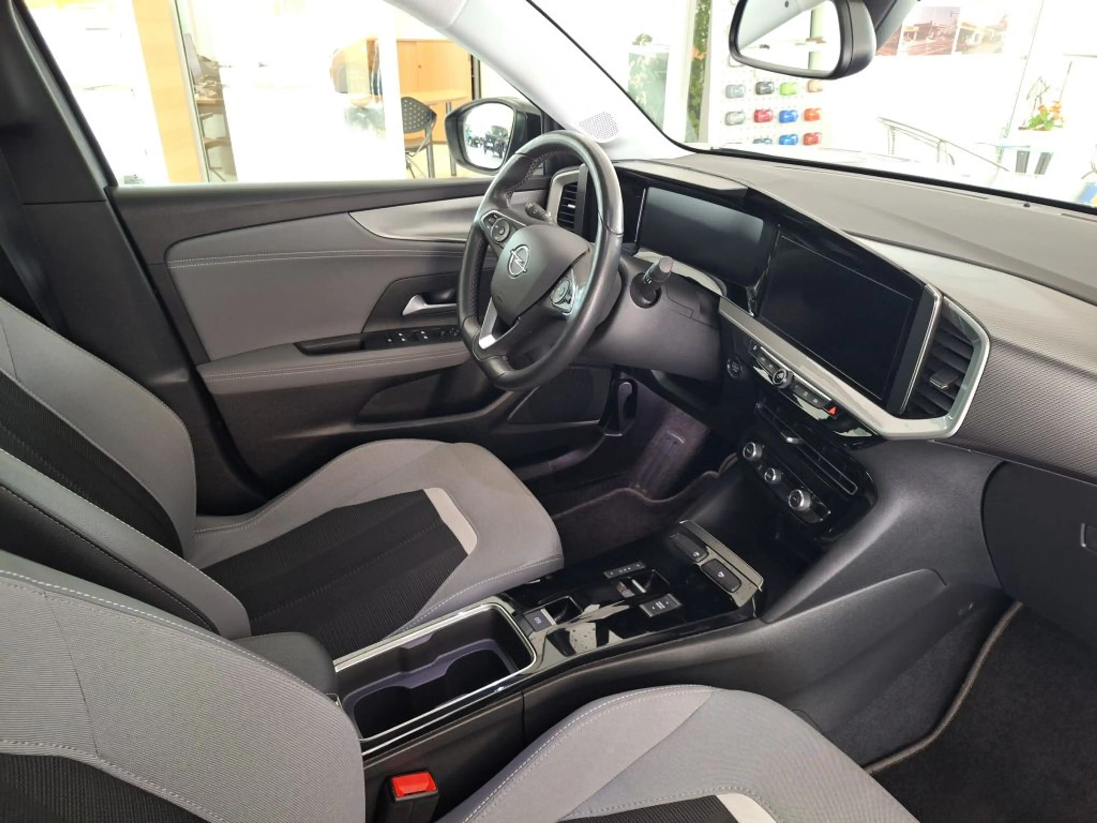 Opel Mokka-E Elegance — photo 10