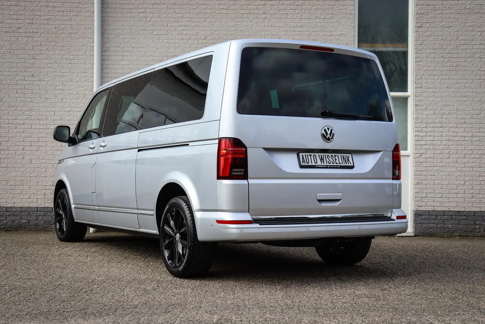 Volkswagen T6.1 Transporter 2.0 TDI L2H1 32 DC Highline 150KW Caravelle - 2