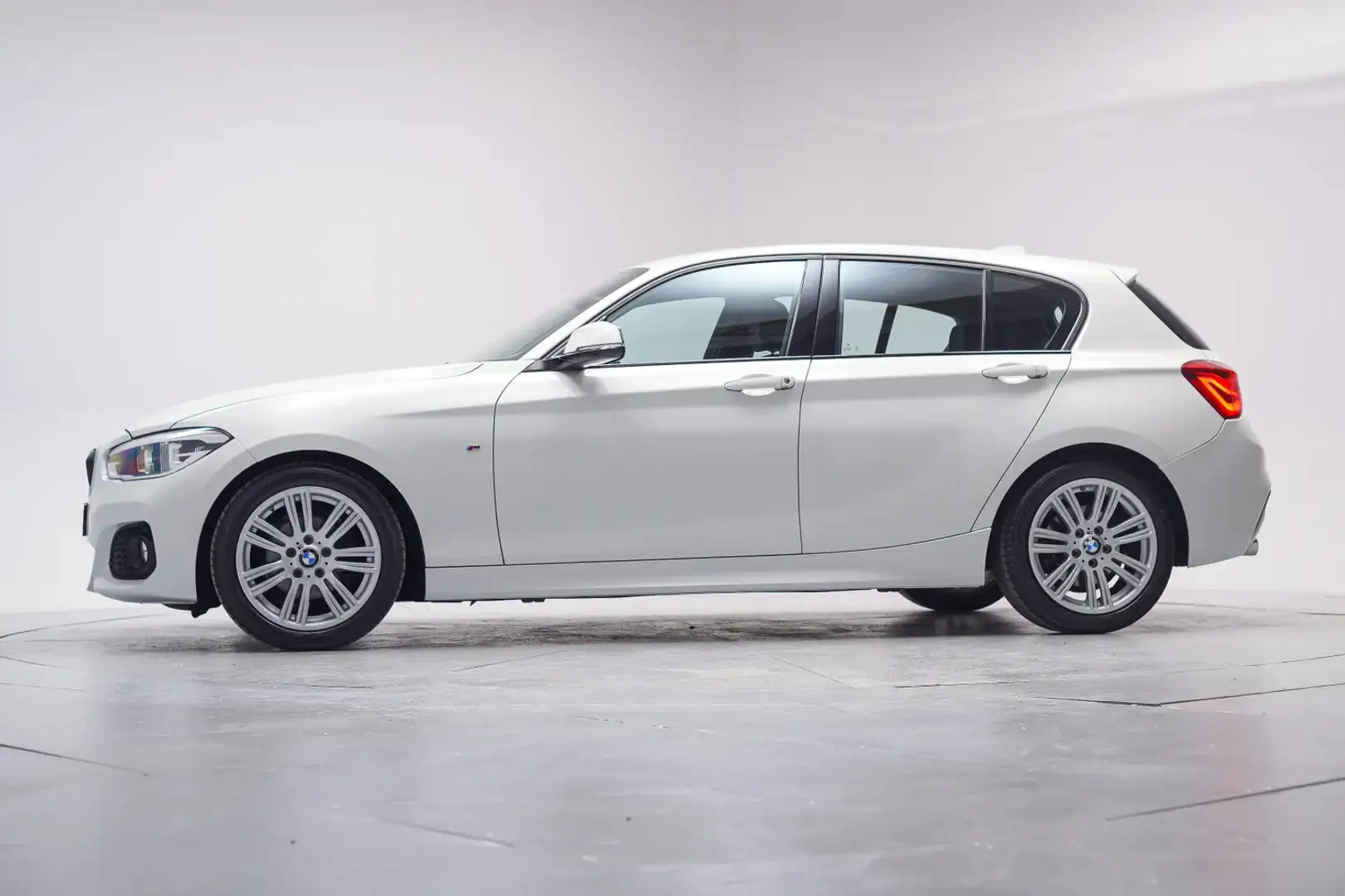 BMW 118 1-serie 118i M Sport Executive [ Navi Clima PDC ] Weiß - 2