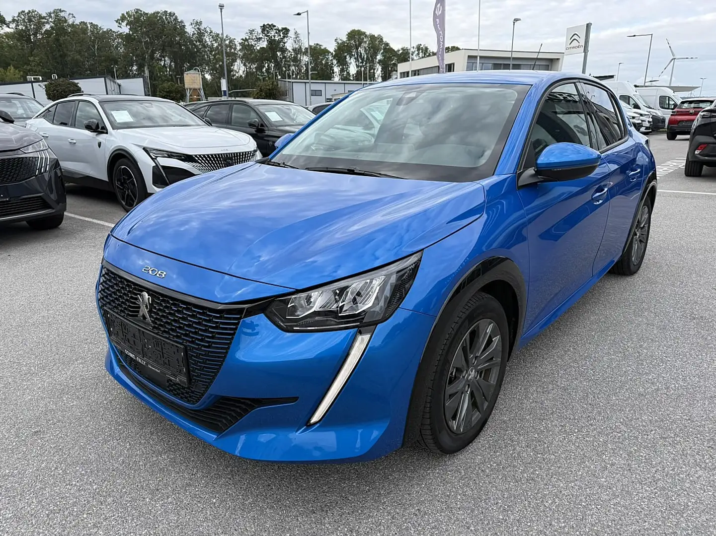 Peugeot e-208 50kWh Allure Pack Blau - 1