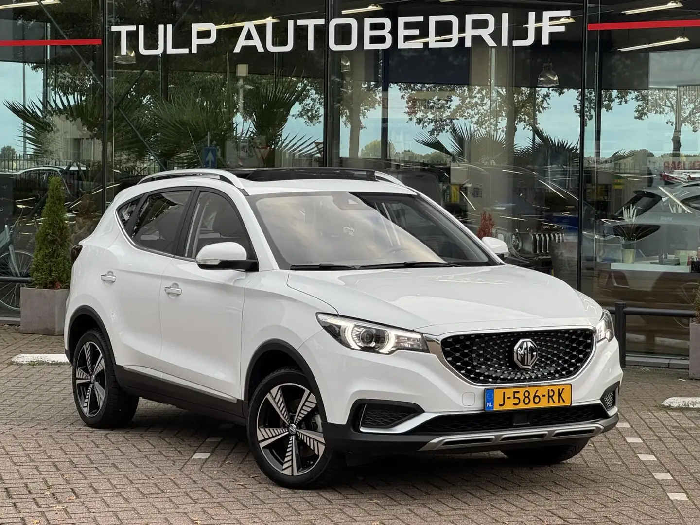 MG ZS EV Luxury 45 kWh 2020 e eigenaar Pano Navi Wit - 2