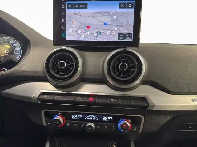 Audi Q2 view 13