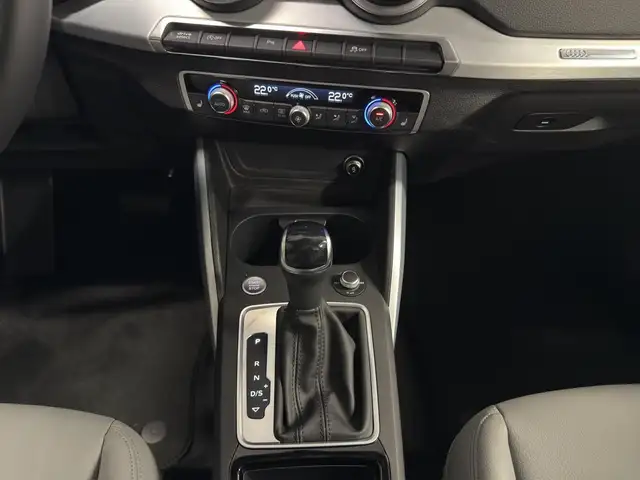 Audi Q2 view 12