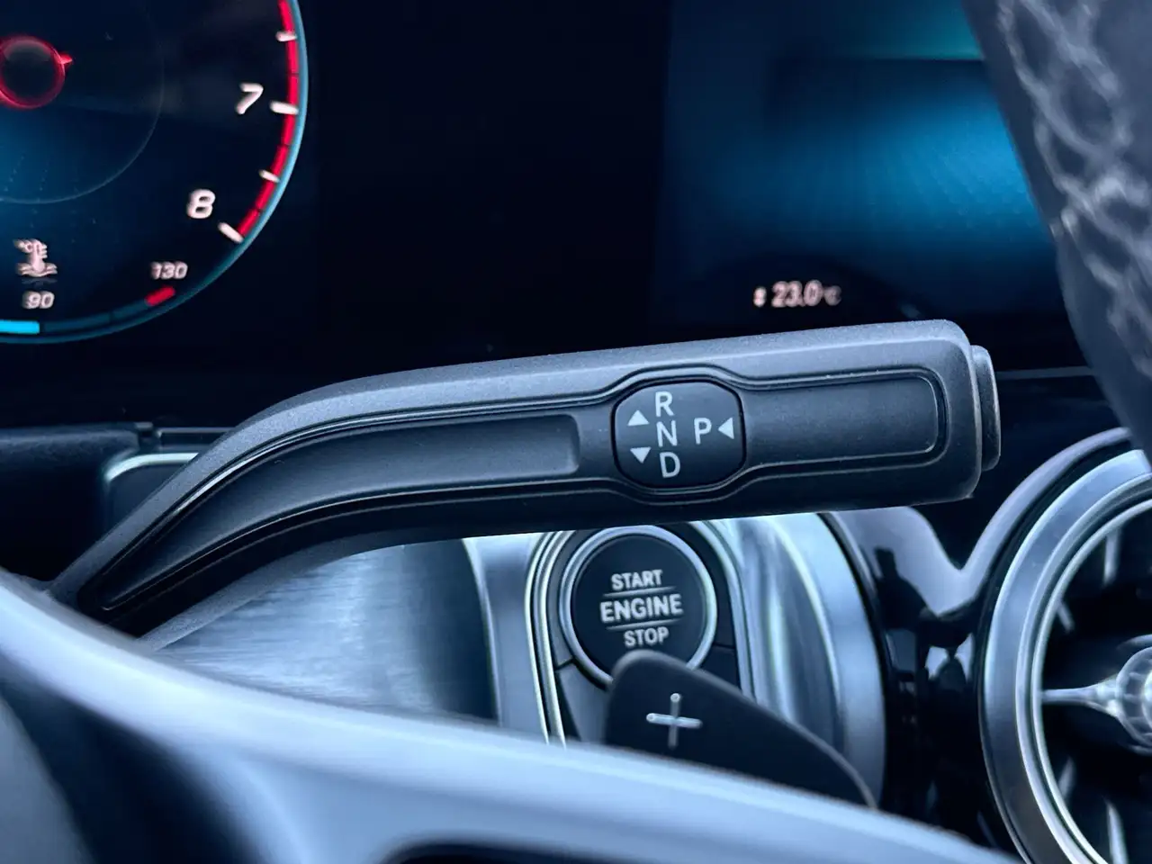 Mercedes-Benz GLB снимка Mercedes-Benz GLB