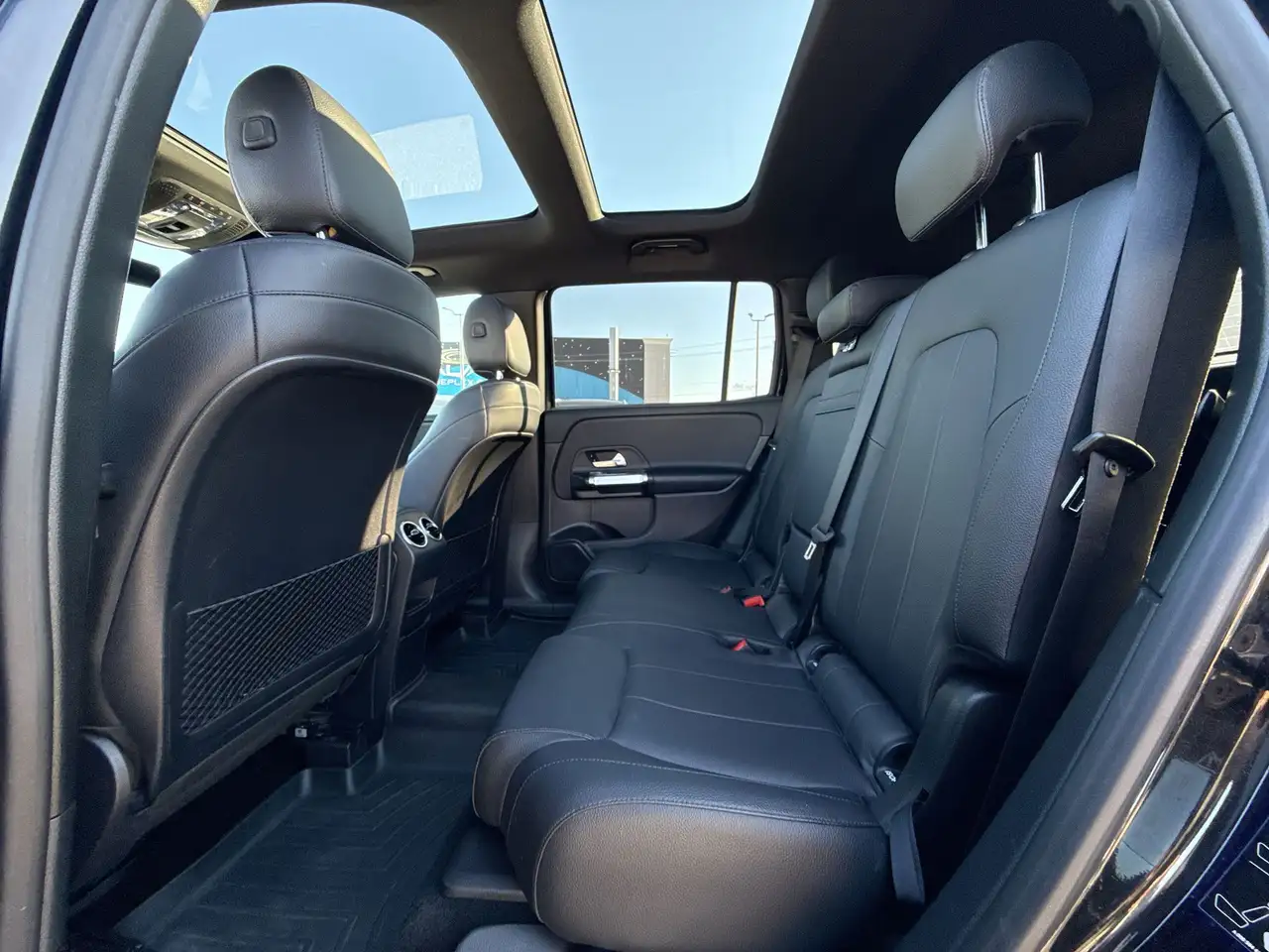 Mercedes-Benz GLB снимка Mercedes-Benz GLB