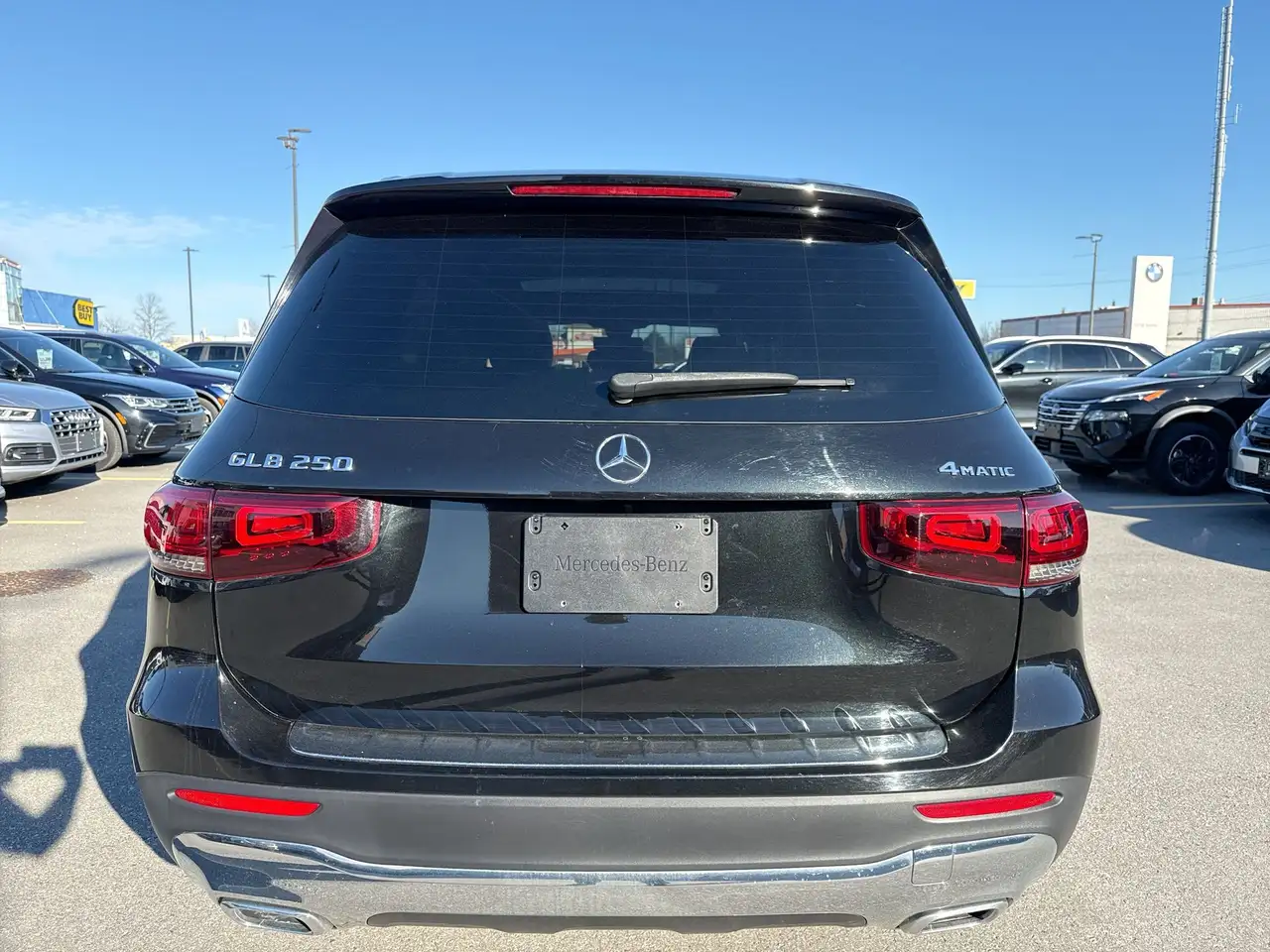 Mercedes-Benz GLB снимка Mercedes-Benz GLB