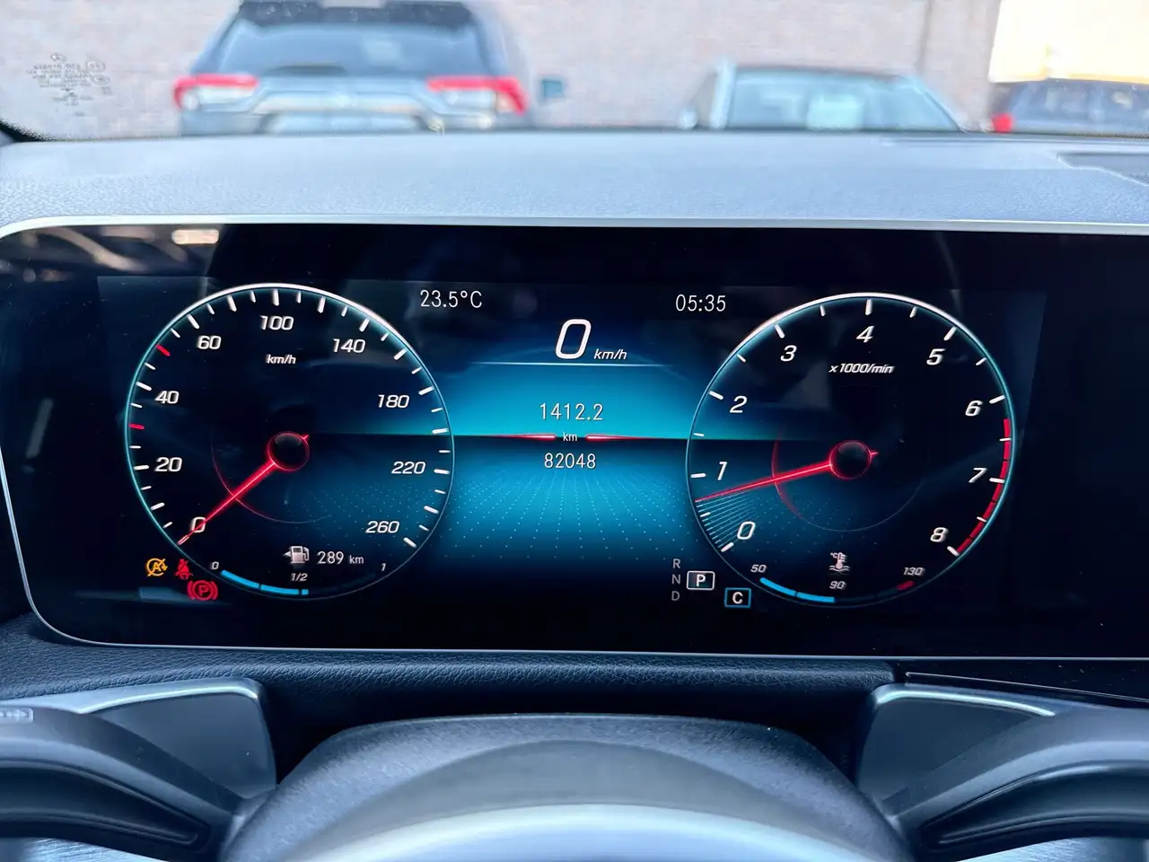 Mercedes-Benz GLB снимка Mercedes-Benz GLB