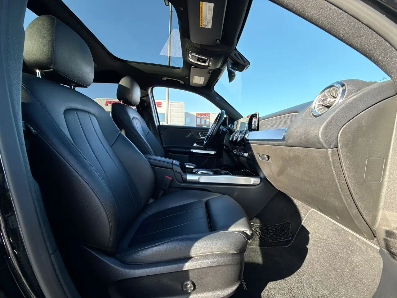 Mercedes-Benz GLB снимка Mercedes-Benz GLB