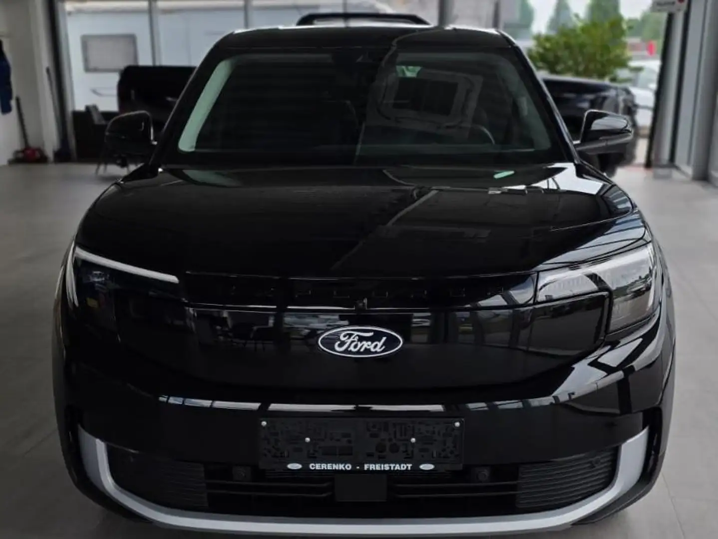 Ford Explorer Select RWD Schwarz - 2