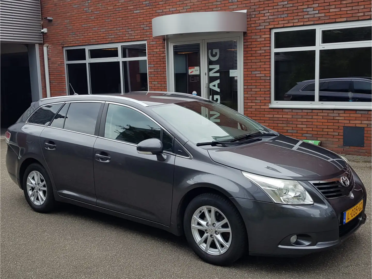 Toyota Avensis Wagon 1.8 16V Navi Camera Trekhaak Ecc Cruise Gris - 1