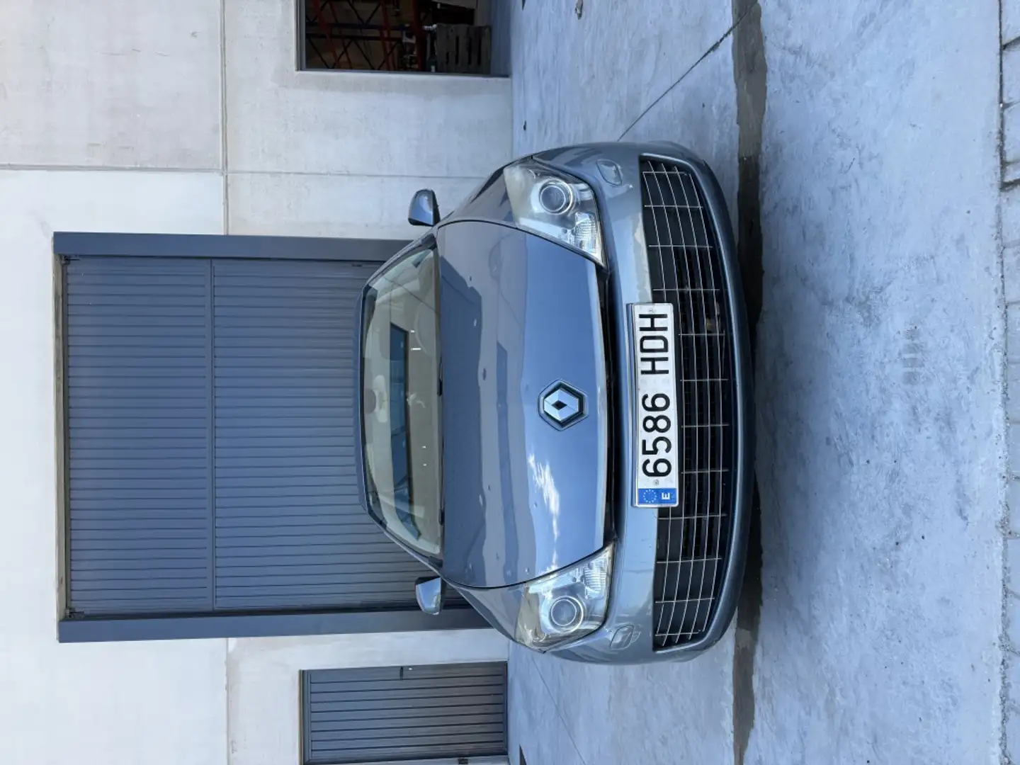 Renault Laguna Coupé 2.0dCi Emotion Plus Gris - 2