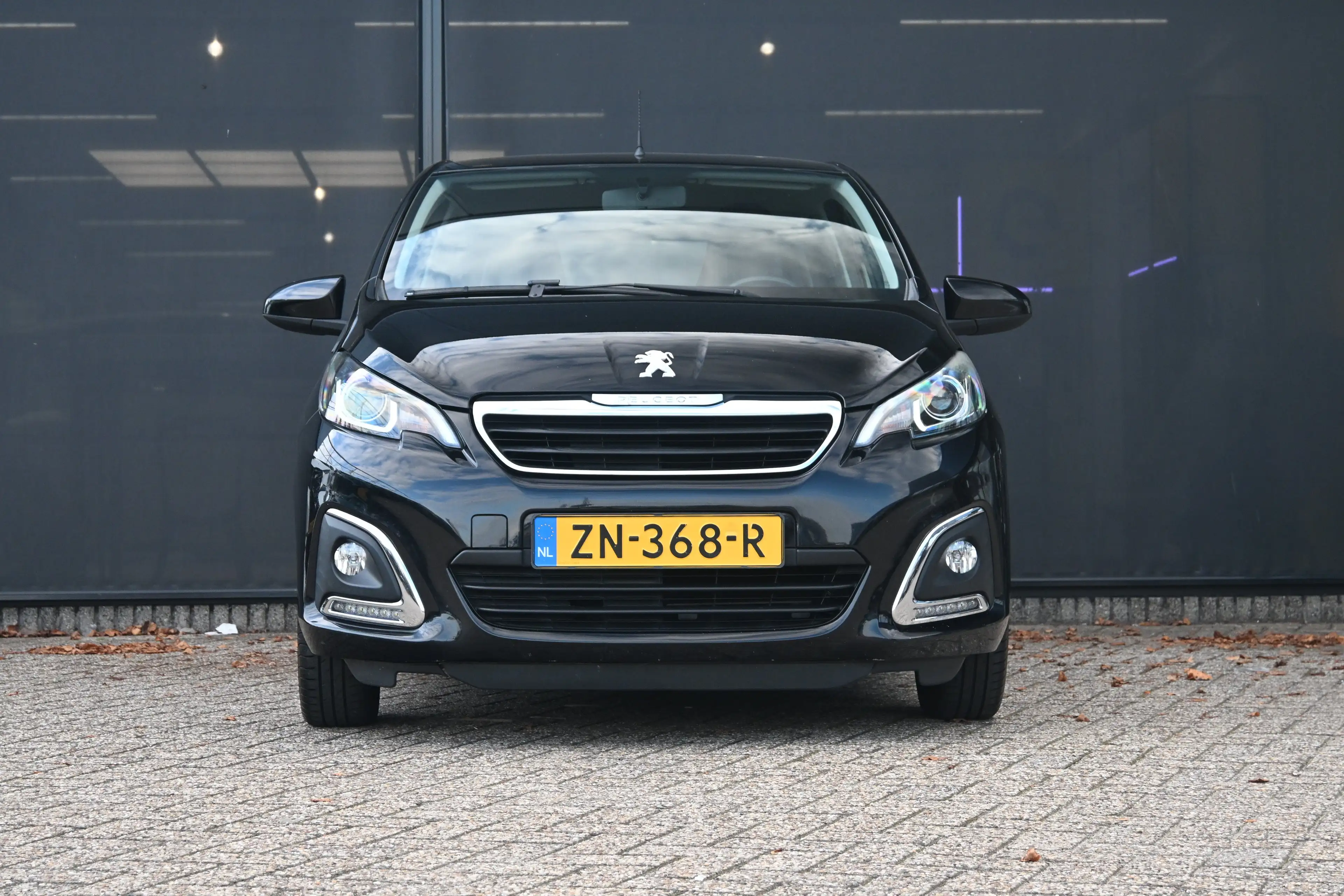 Peugeot 108 1.0 e-VTi Blue Lease Executive | Navi by app | Air — photo 4
