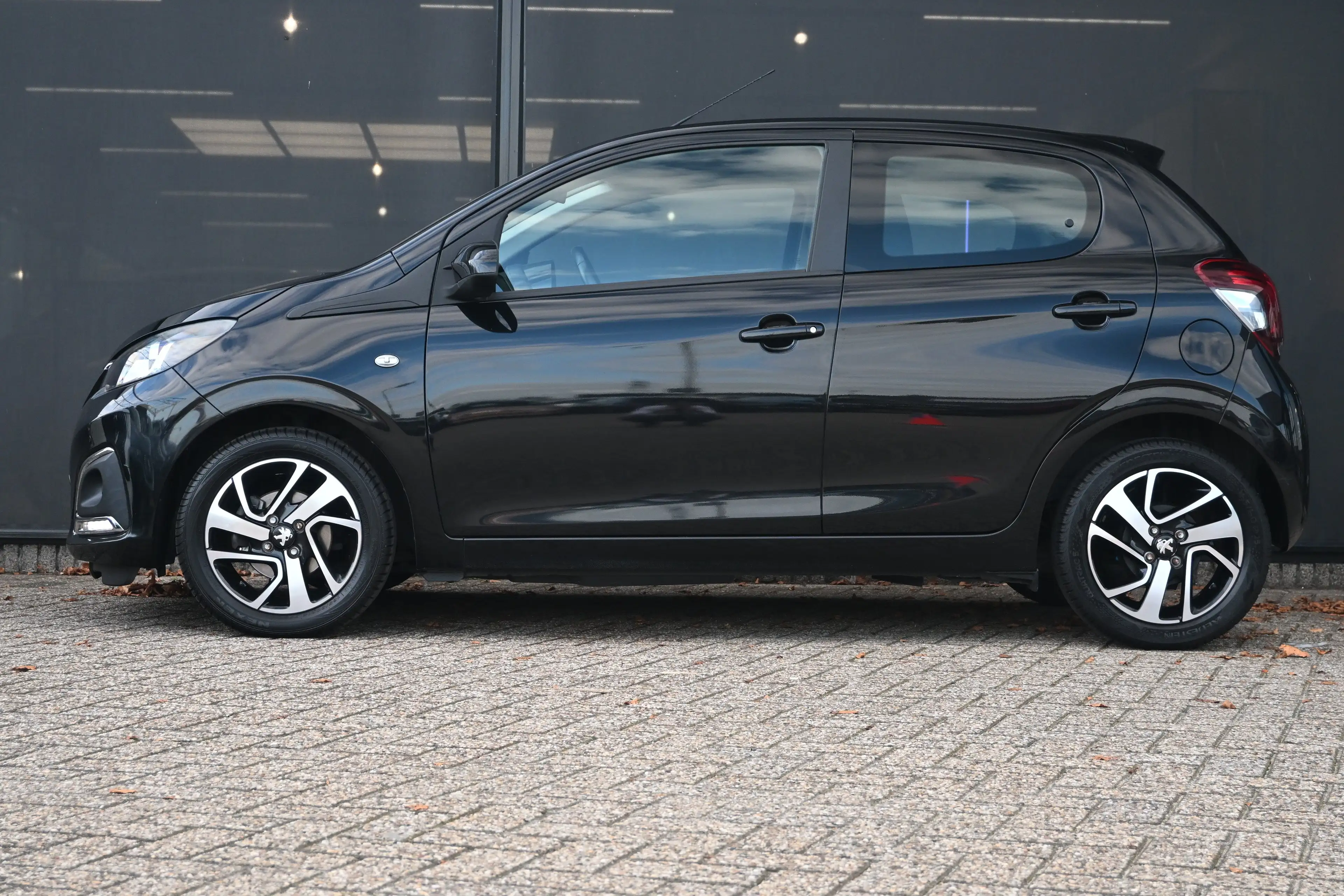 Peugeot 108 1.0 e-VTi Blue Lease Executive | Navi by app | Air — photo 3