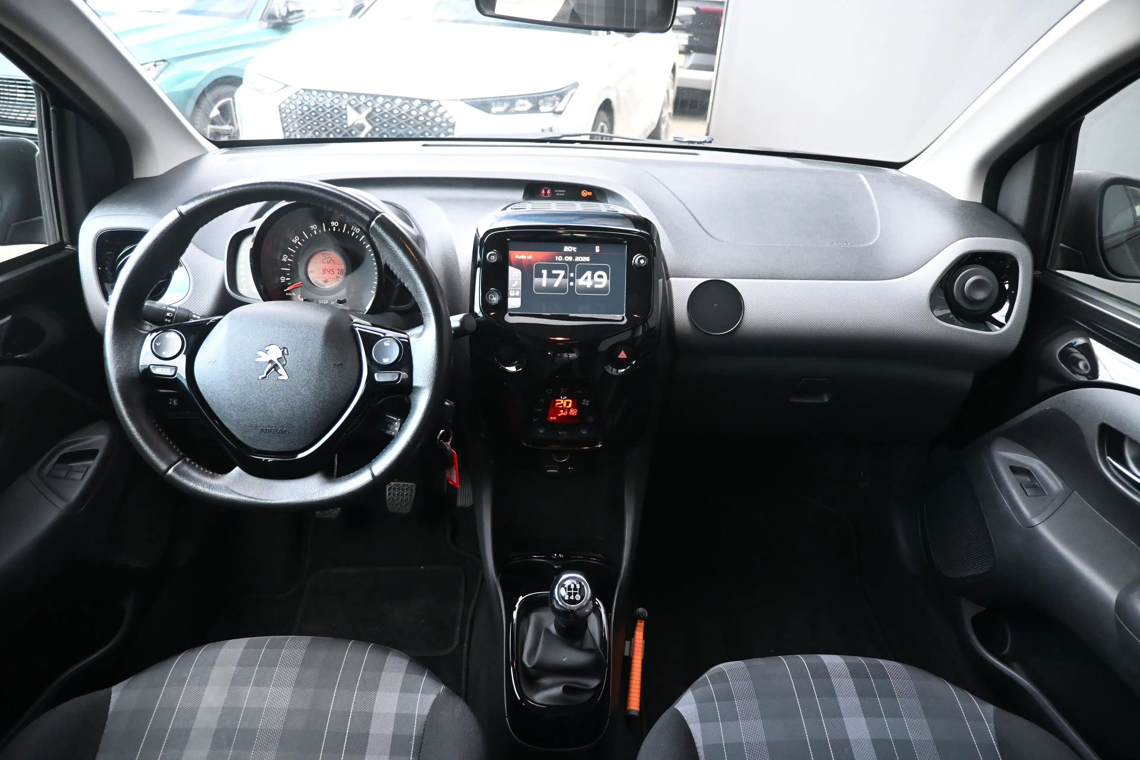 Peugeot 108 1.0 e-VTi Blue Lease Executive | Navi by app | Air — photo 10