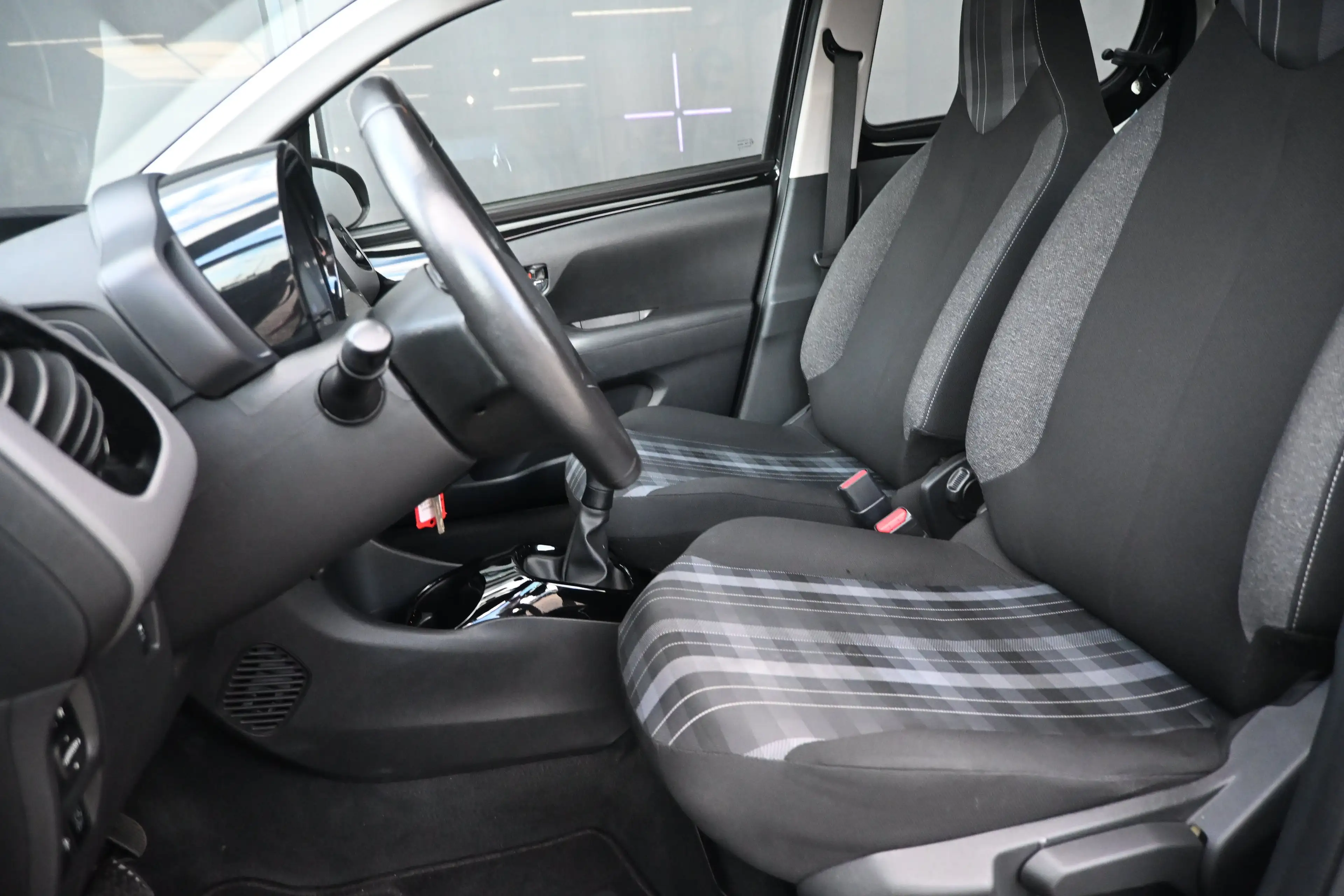 Peugeot 108 1.0 e-VTi Blue Lease Executive | Navi by app | Air — photo 7