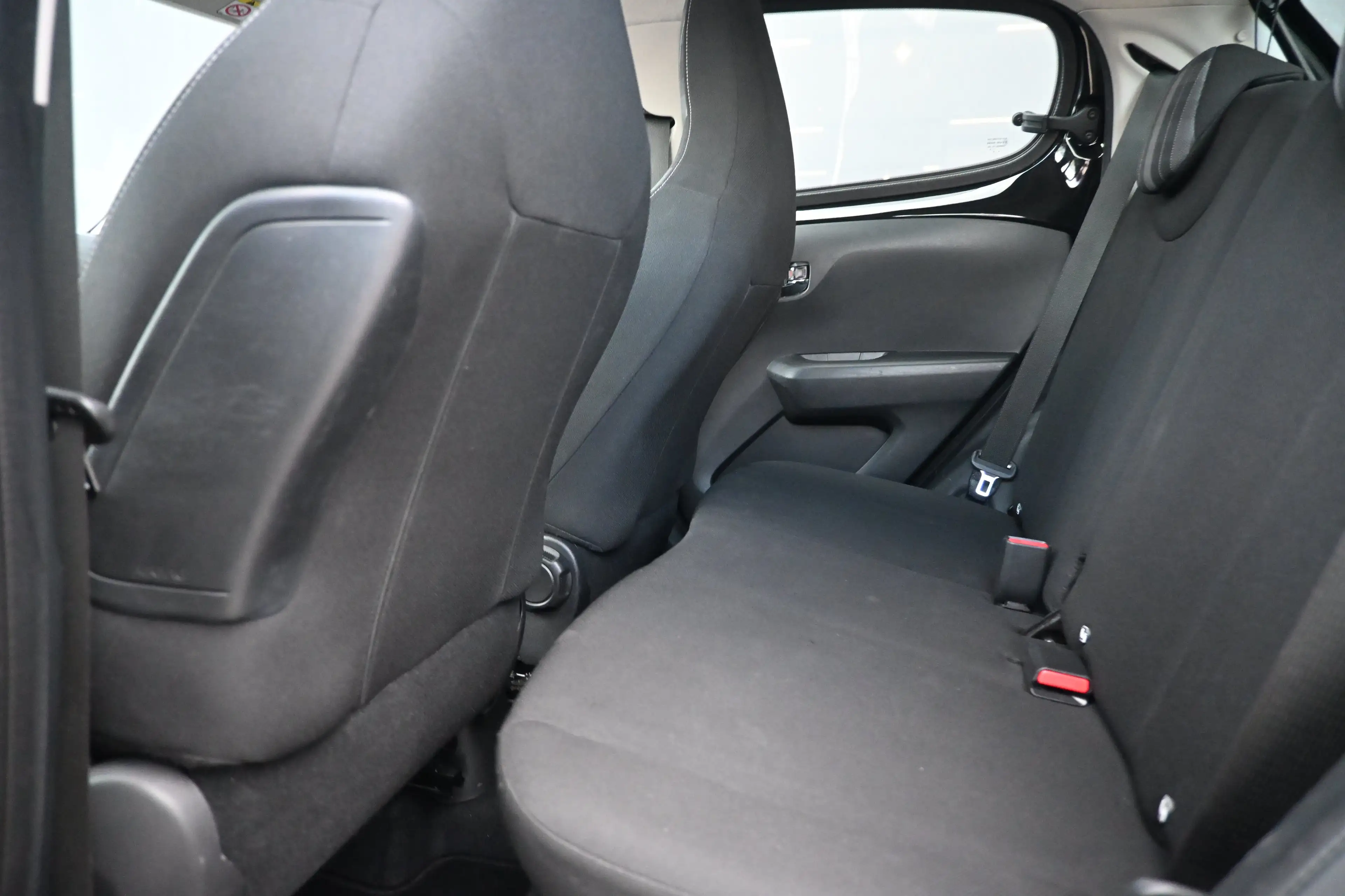 Peugeot 108 1.0 e-VTi Blue Lease Executive | Navi by app | Air — photo 8