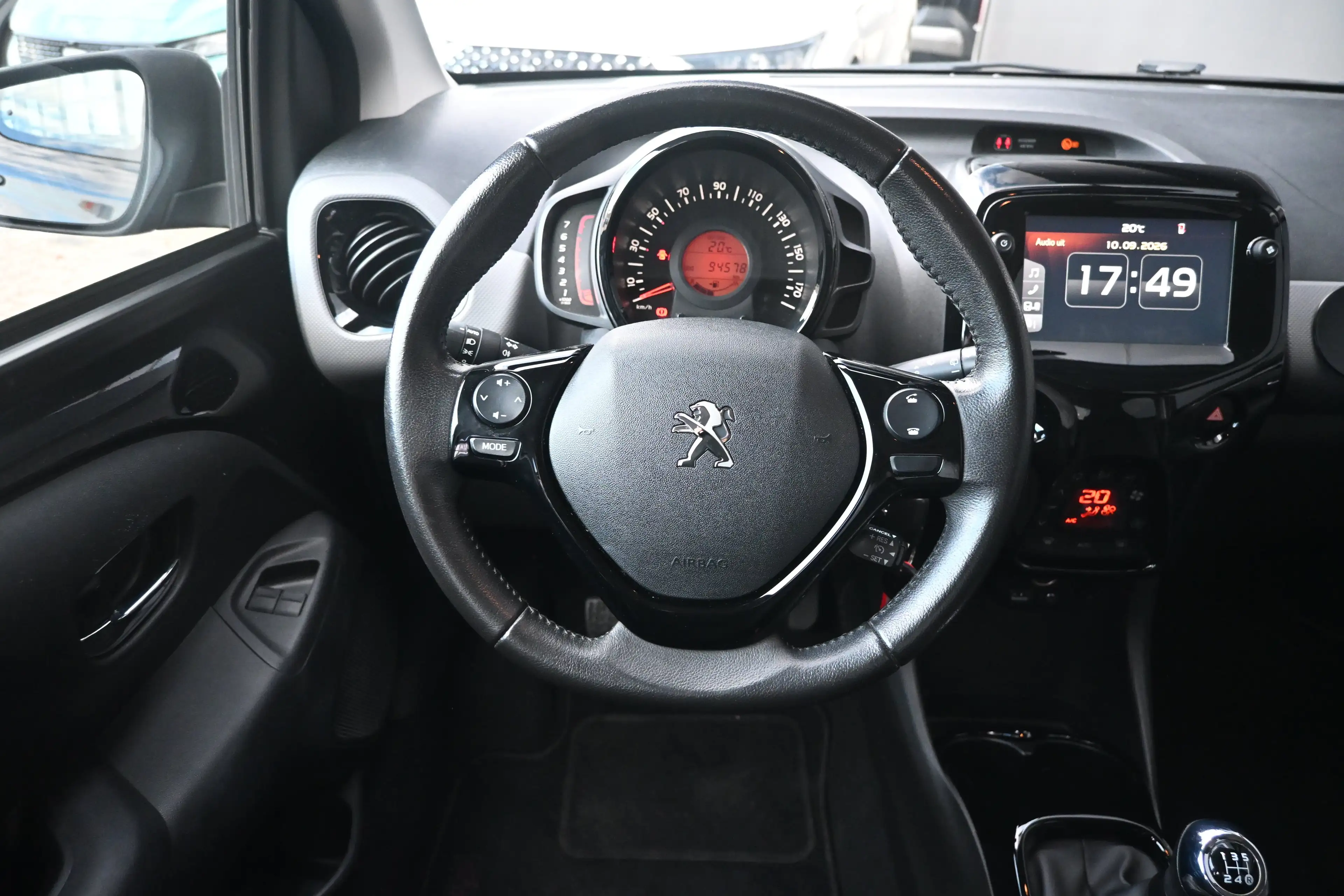 Peugeot 108 1.0 e-VTi Blue Lease Executive | Navi by app | Air — photo 11