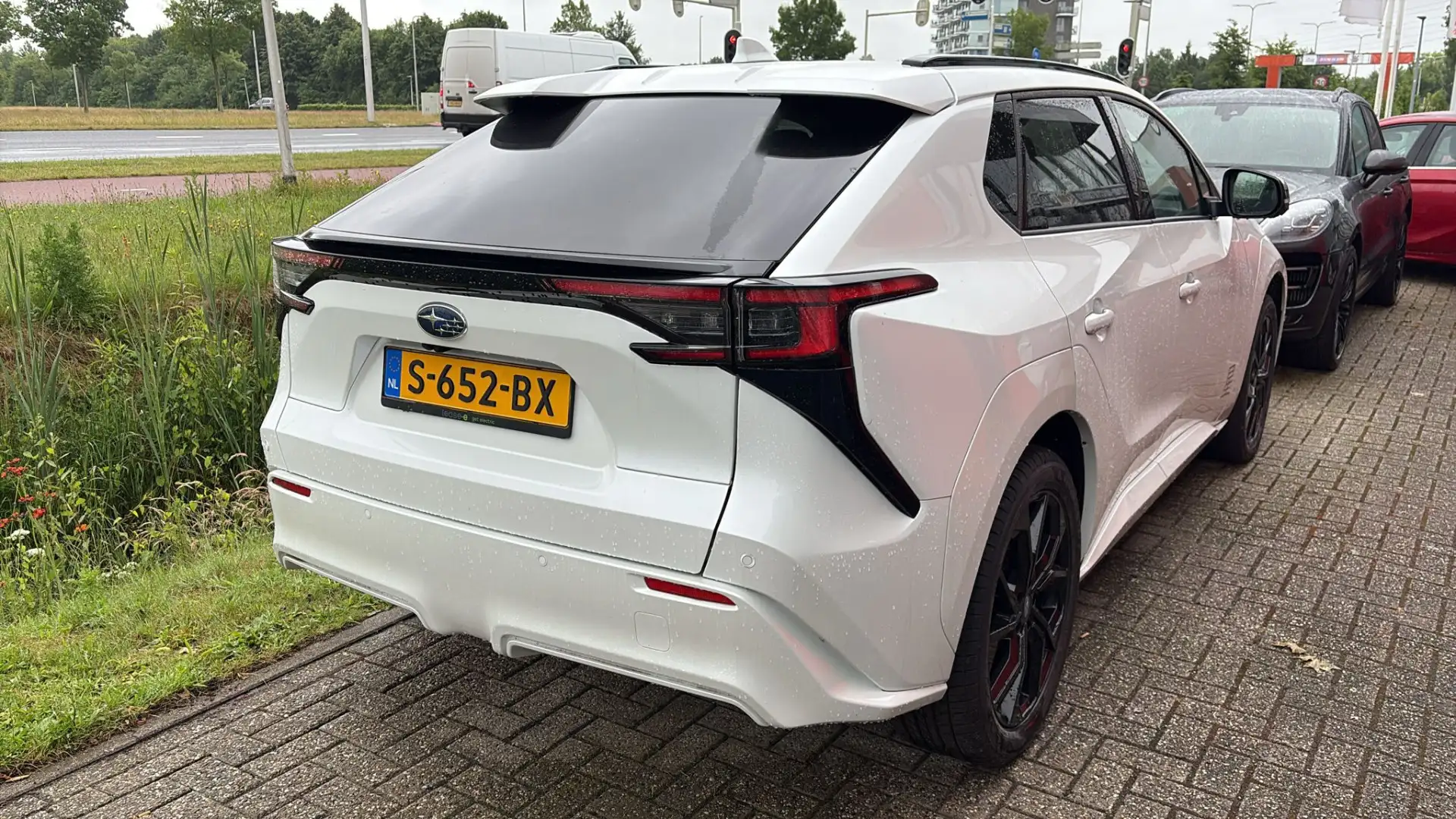 Subaru Solterra BWJ 2025 71 kWh 218 PK NIEUWE AUTO NIEUW BINNEN! Wit - 2
