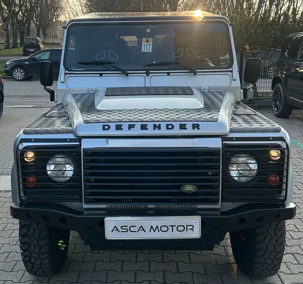 Land Rover Defender 90 2.4 TD4 Station Wagon S Grau - 1