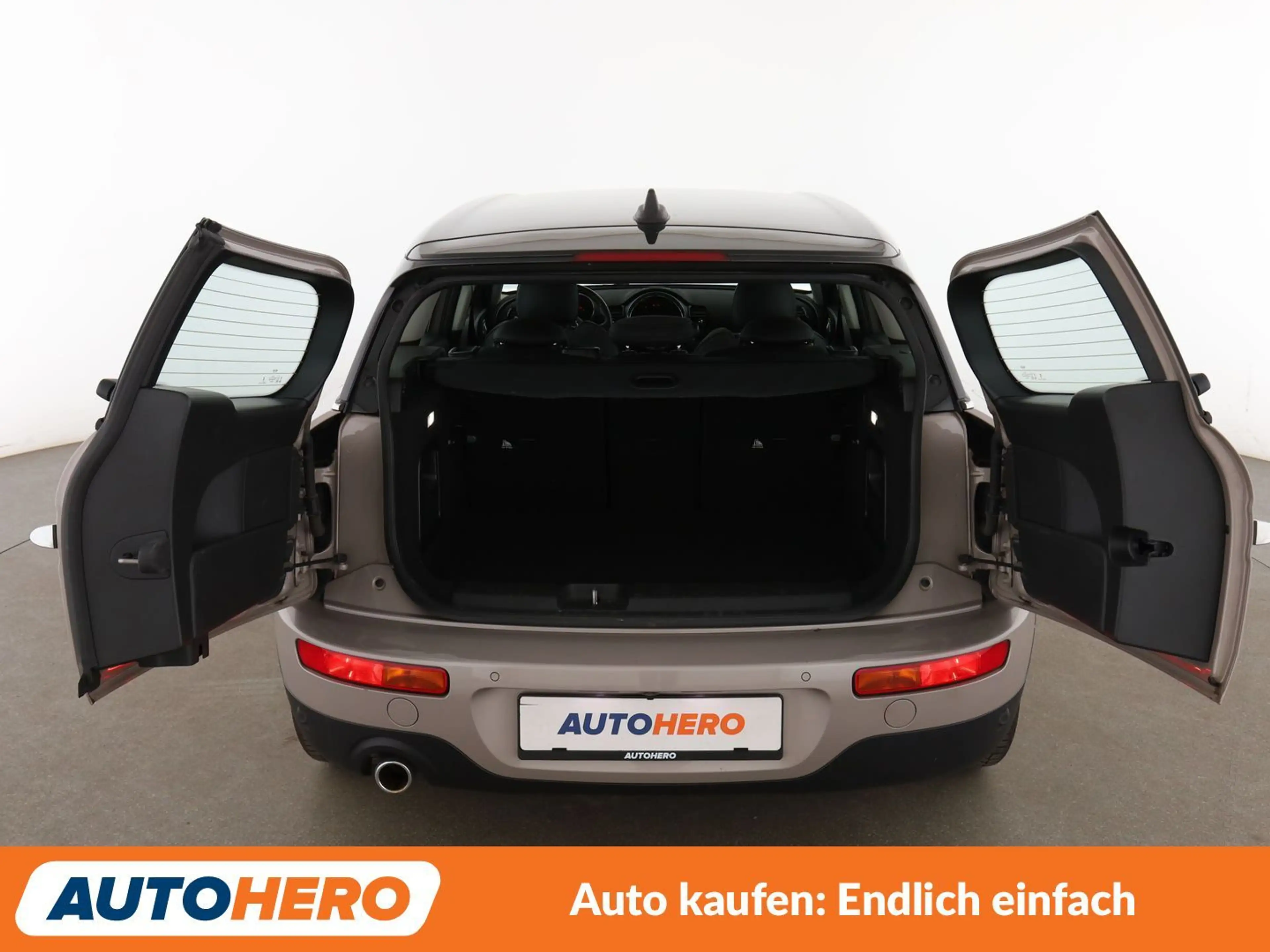 MINI Cooper Clubman Cooper Classic Trim Aut.*NAVI*LED*TEMPO*CAM*PDC* — photo 16