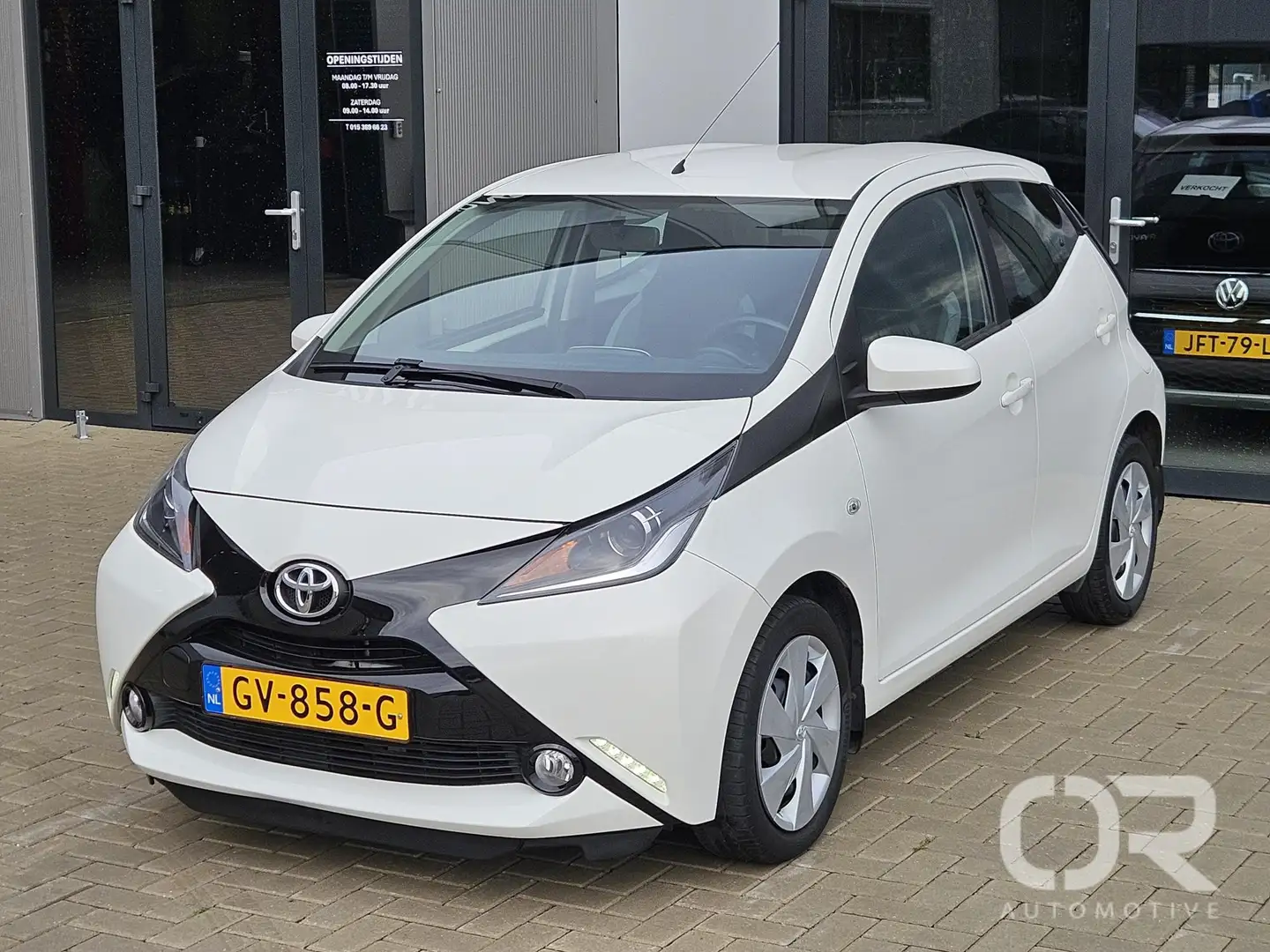 Toyota Aygo 1.0 VVT-i x-play Automaat Cam NL-auto NAP Wit - 1