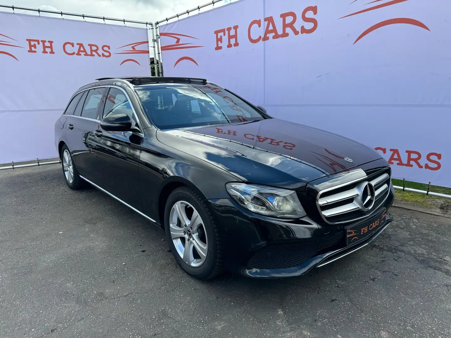 Mercedes-Benz E 220 d DIGITAL WIDESCREEN*PANORAMIC*MULTI LED*FULL OPT Zwart - 1