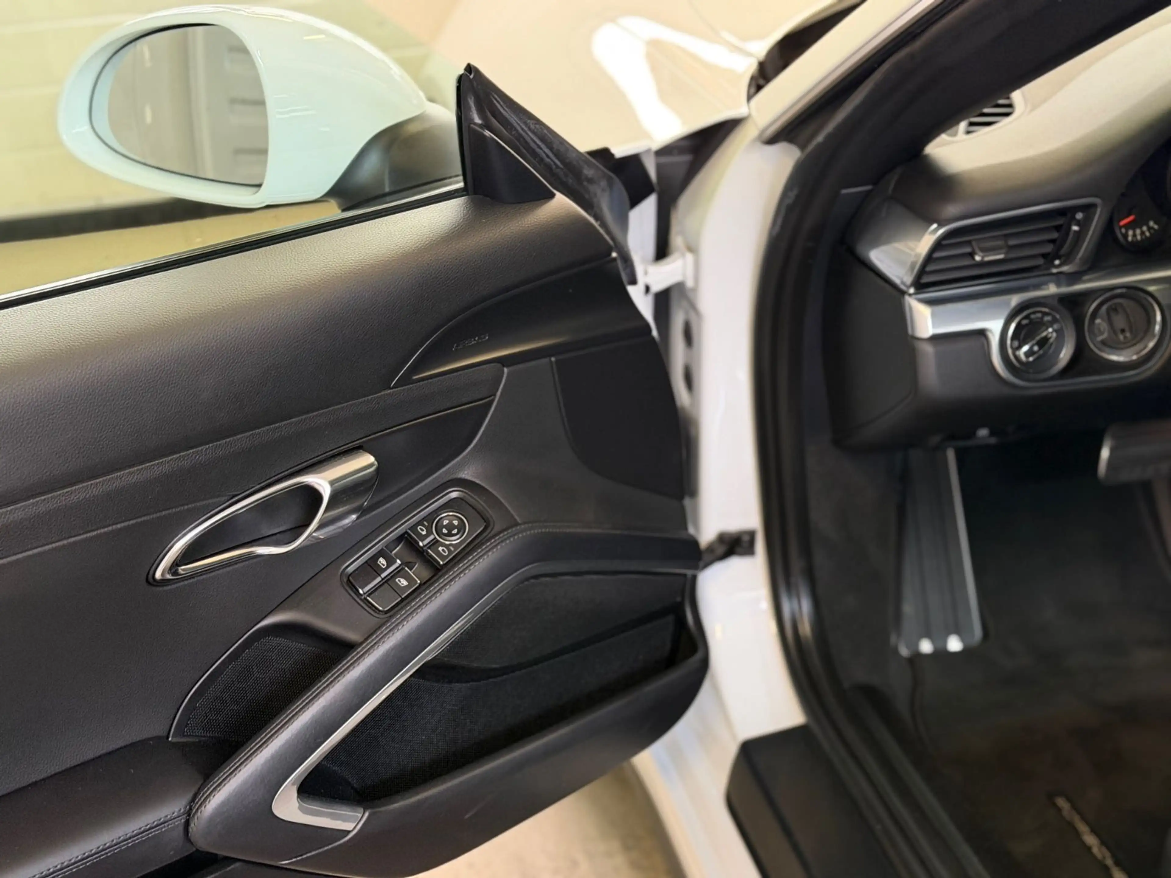 Porsche 911 Carrera 4 Automatik Schiebedach 1.Hd 33.TKM — photo 10