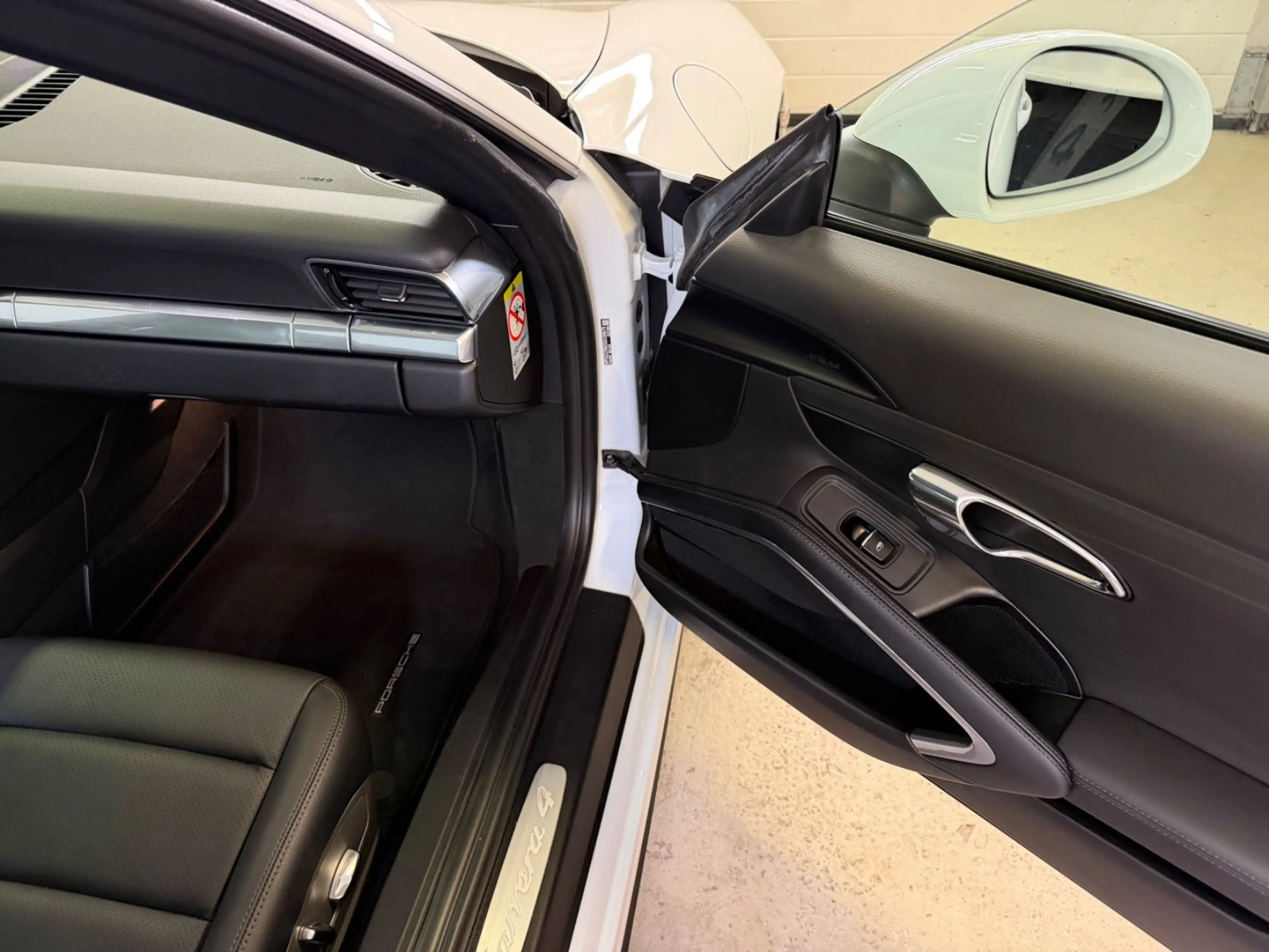 Porsche 911 Carrera 4 Automatik Schiebedach 1.Hd 33.TKM — photo 15