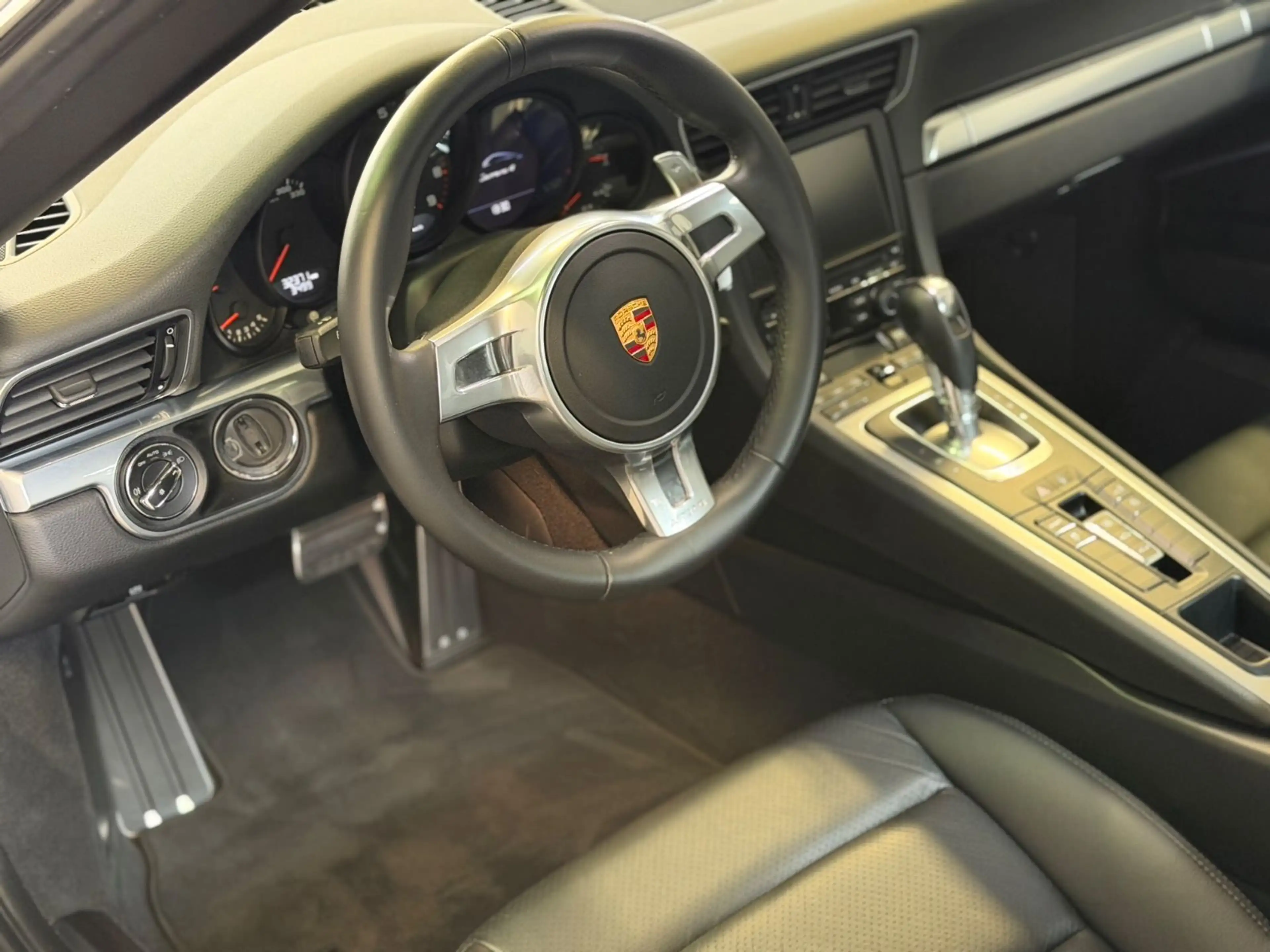 Porsche 911 Carrera 4 Automatik Schiebedach 1.Hd 33.TKM — photo 9