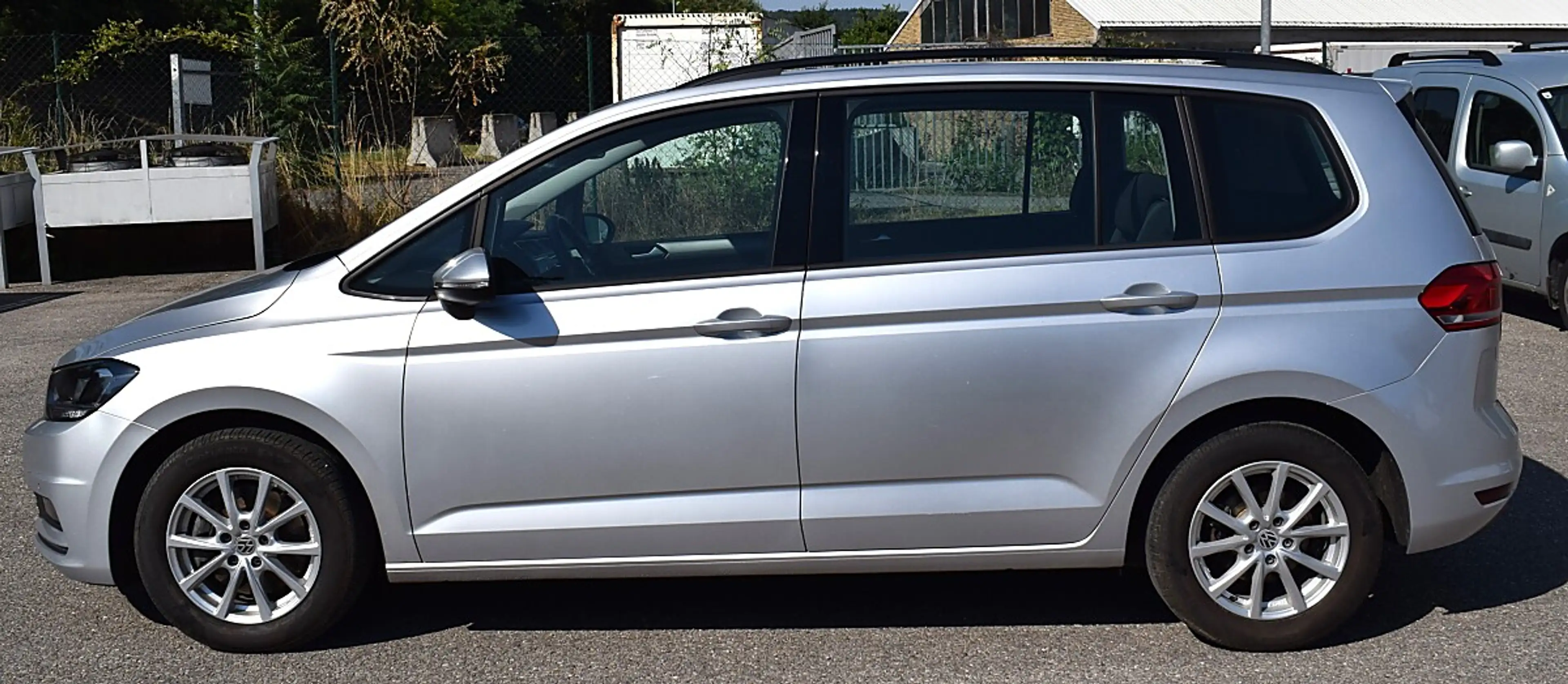 Volkswagen Touran 2,0 SCR TDI DSG — photo 7
