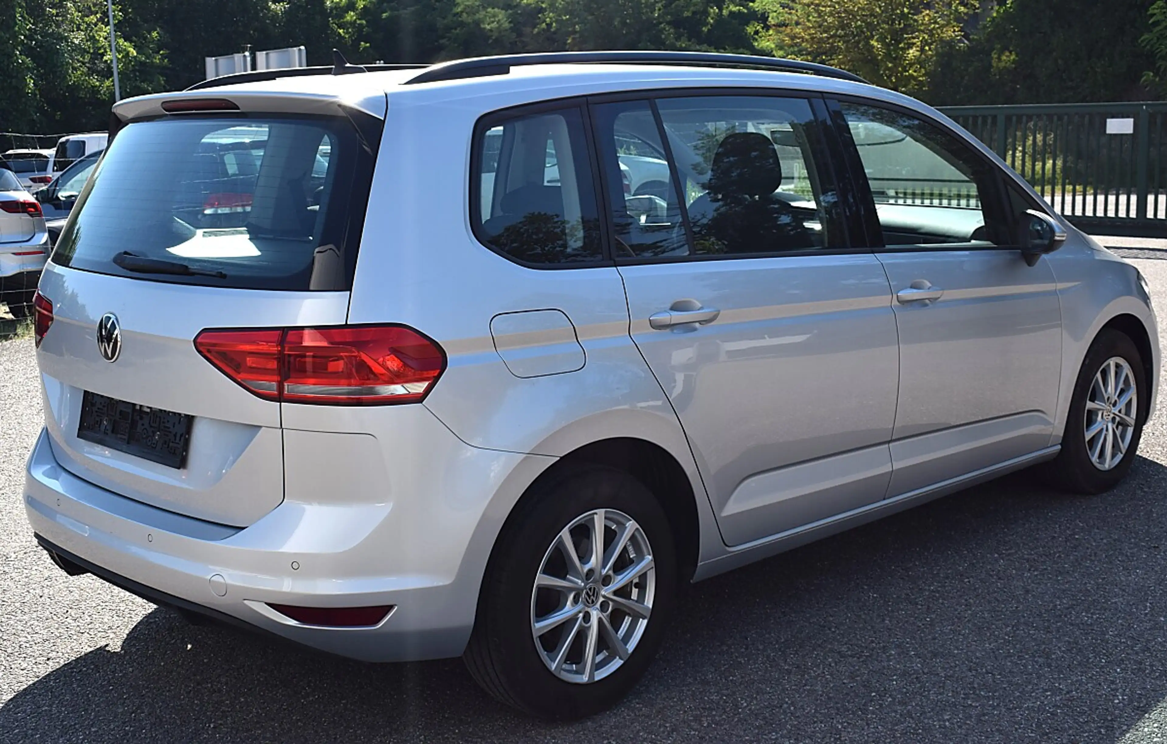 Volkswagen Touran 2,0 SCR TDI DSG — photo 4
