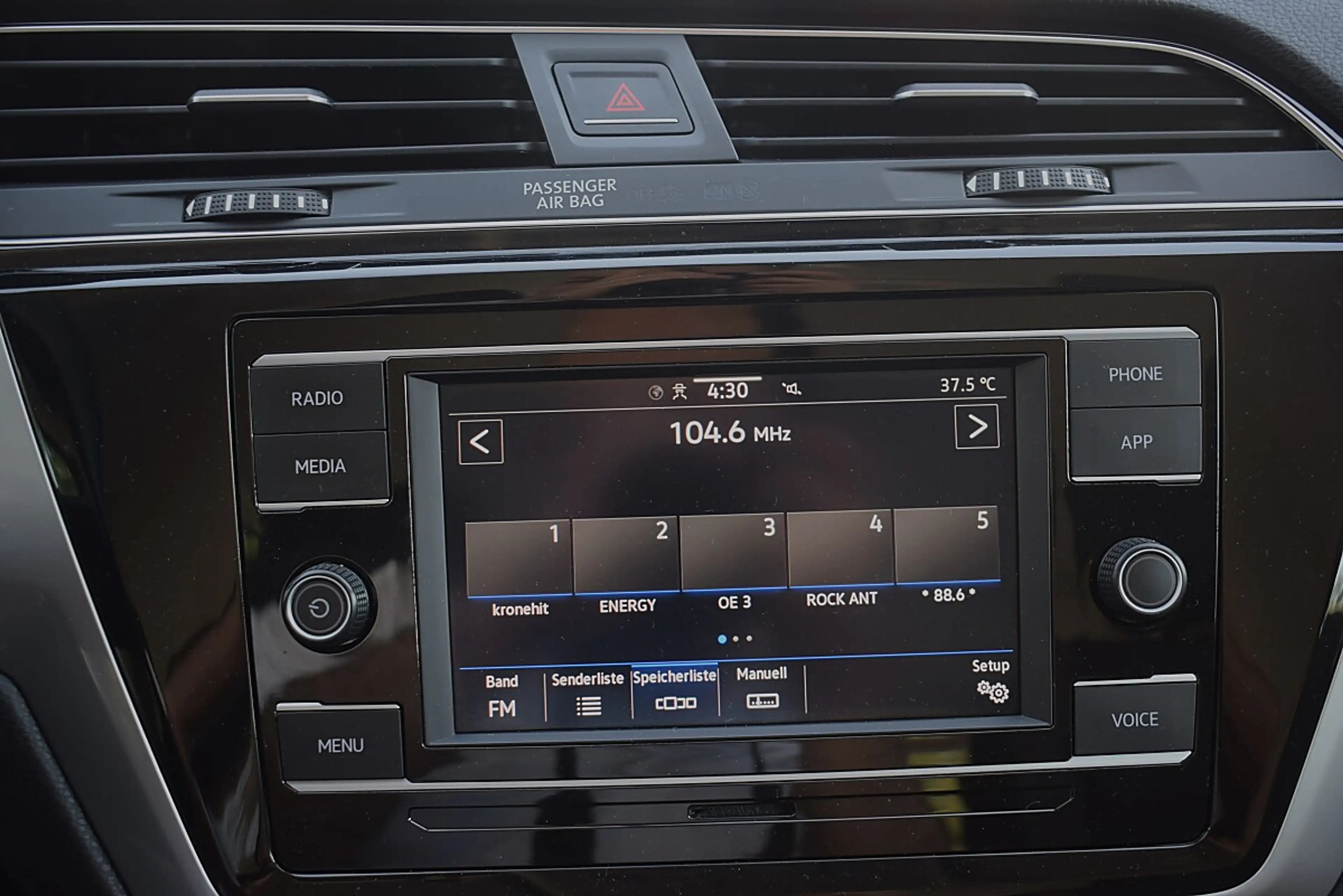 Volkswagen Touran 2,0 SCR TDI DSG — photo 12